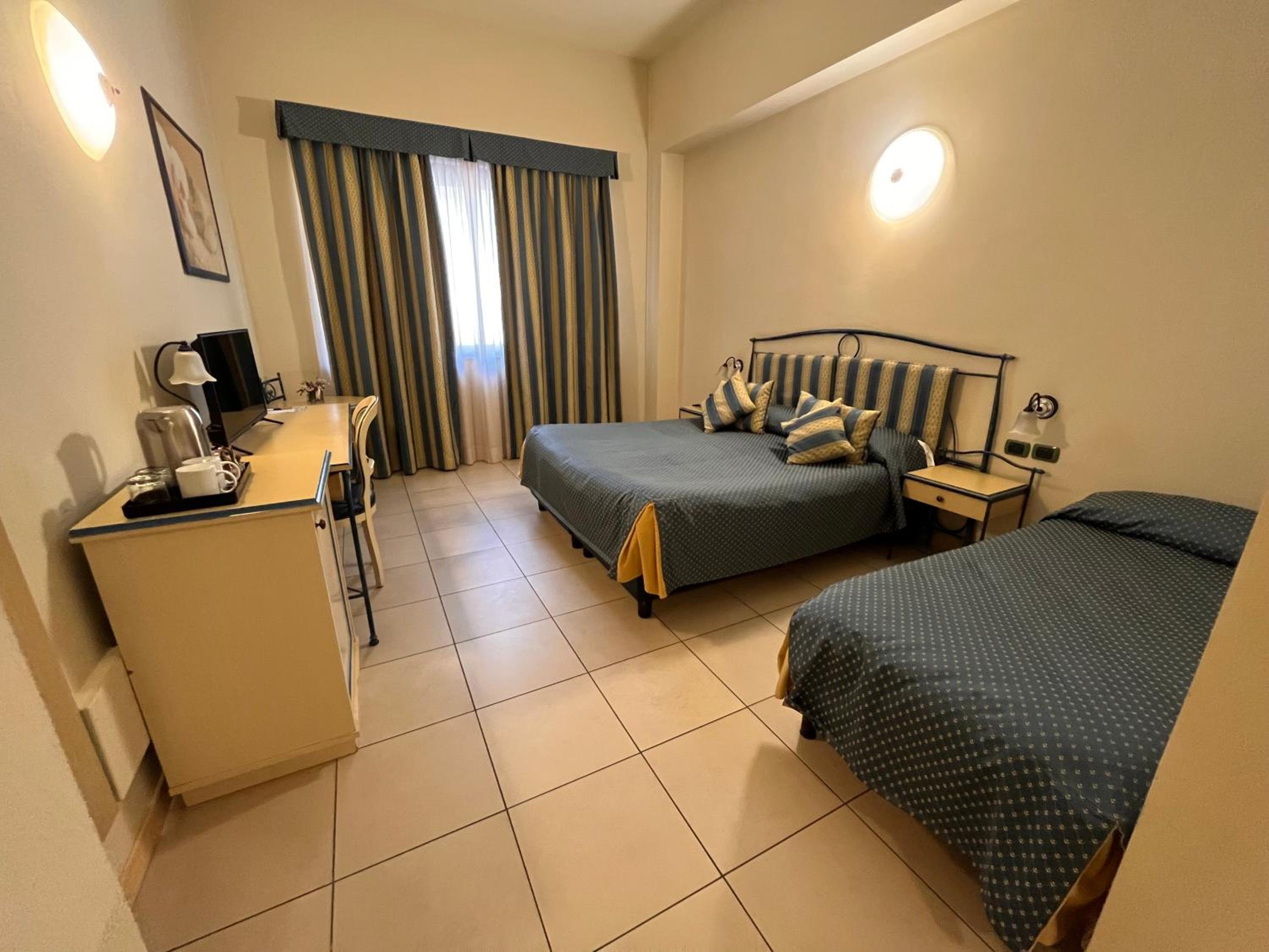 Triple Room - Photo 6
