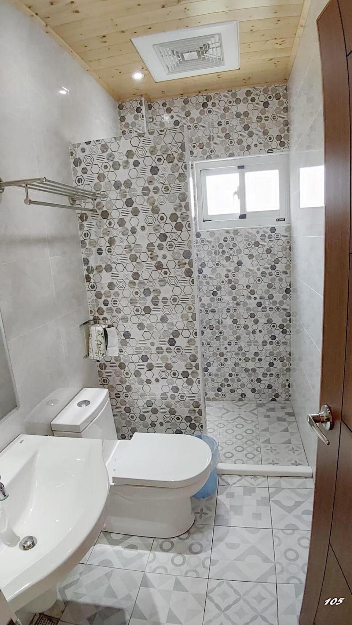 Quadruple Room with Private Bathroom photo 2