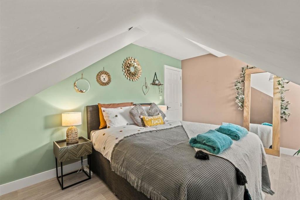 One-Bedroom Apartment photo 1