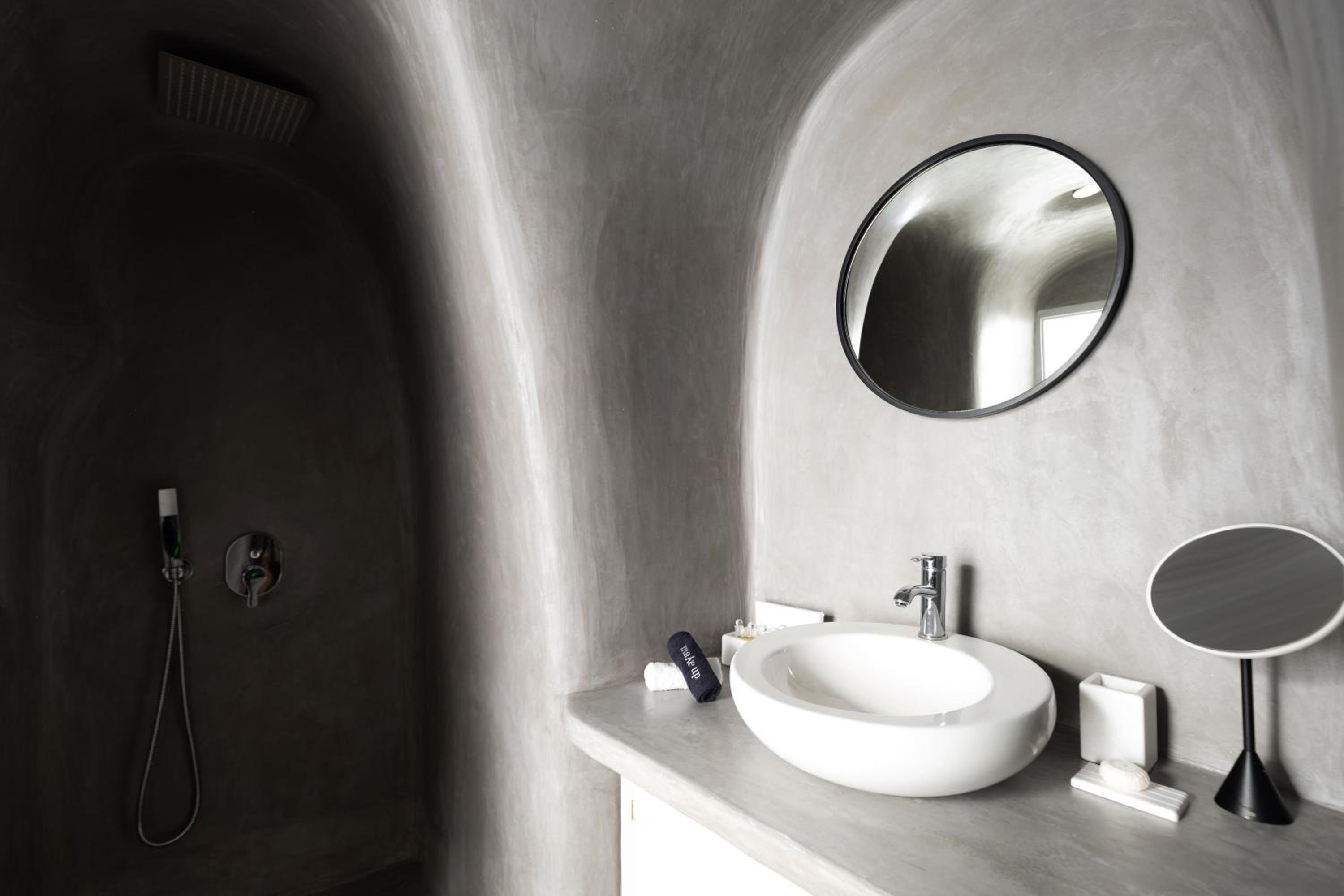 Cave Suite with Sea View - Photo 6