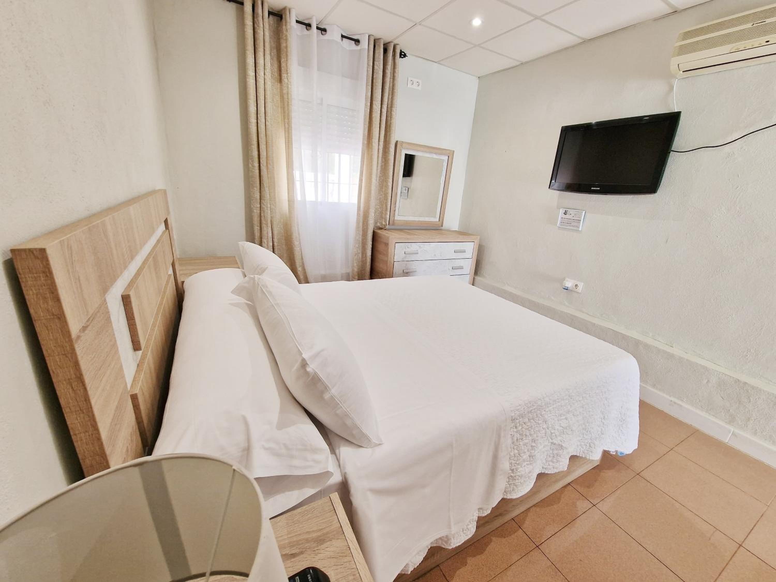 Double Room with Private Bathroom photo 3