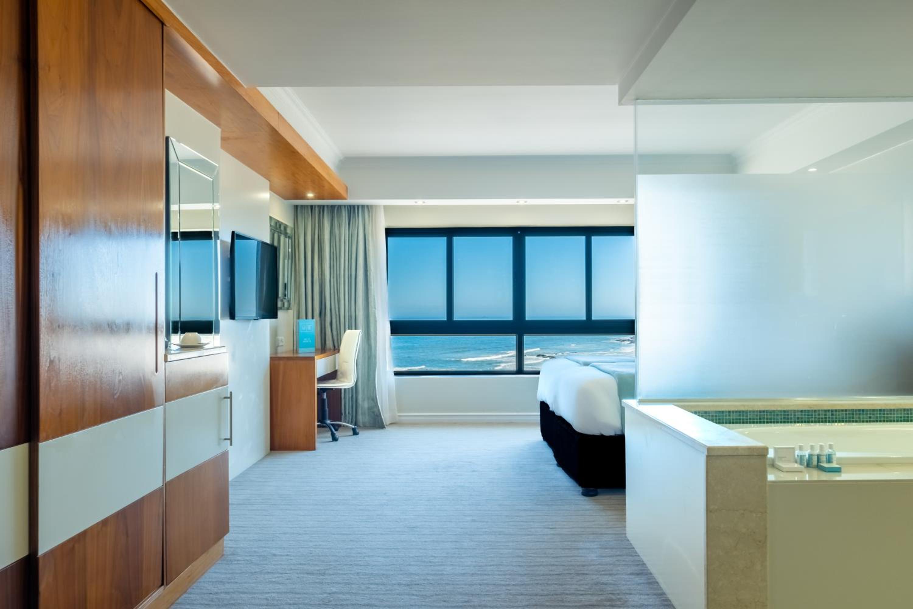 Sea-Facing Robben Island Twin Room  - Photo 1