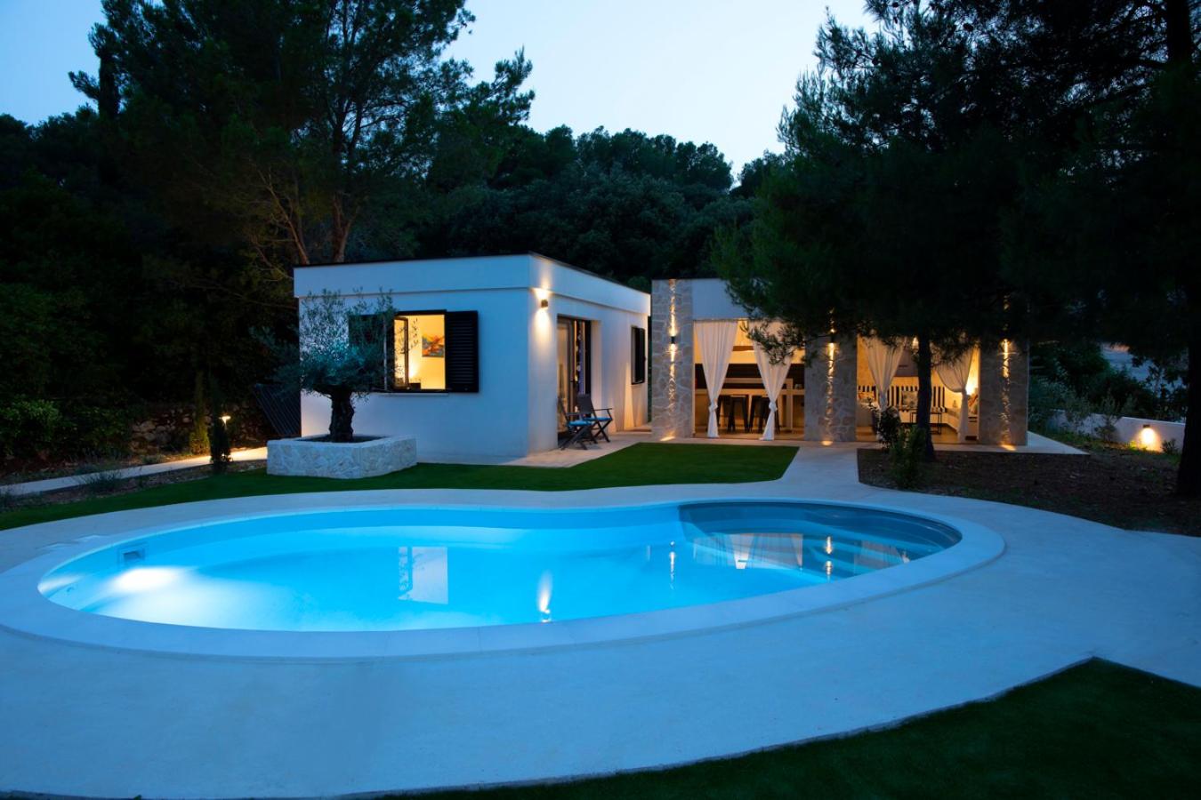 Studio with Pool View photo 3