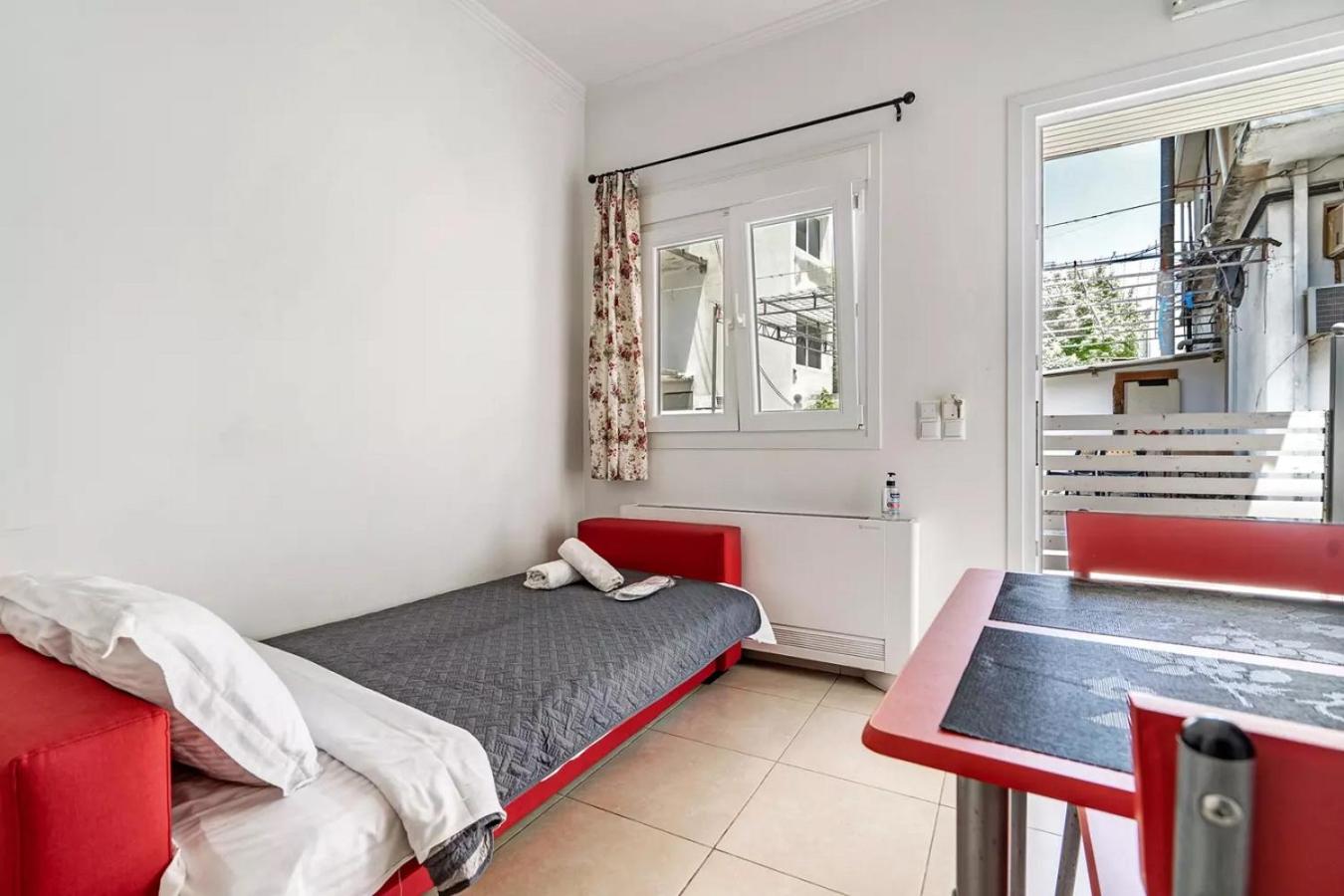 One-Bedroom Apartment - Photo 7