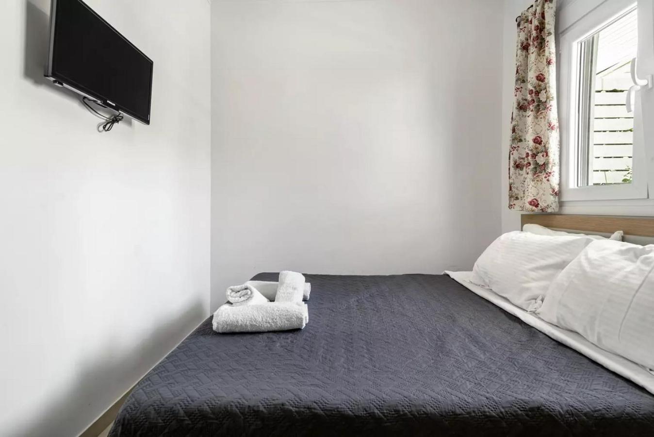 One-Bedroom Apartment - Photo 12