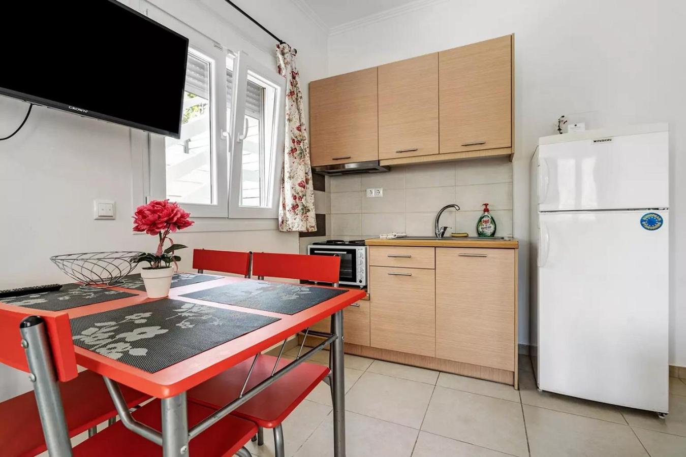 One-Bedroom Apartment - Photo 9