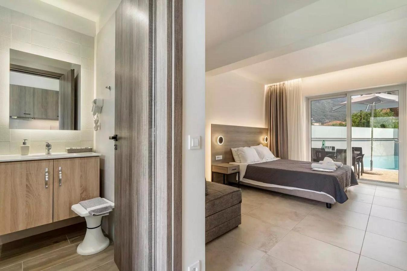 King Room with Pool View - Photo 1