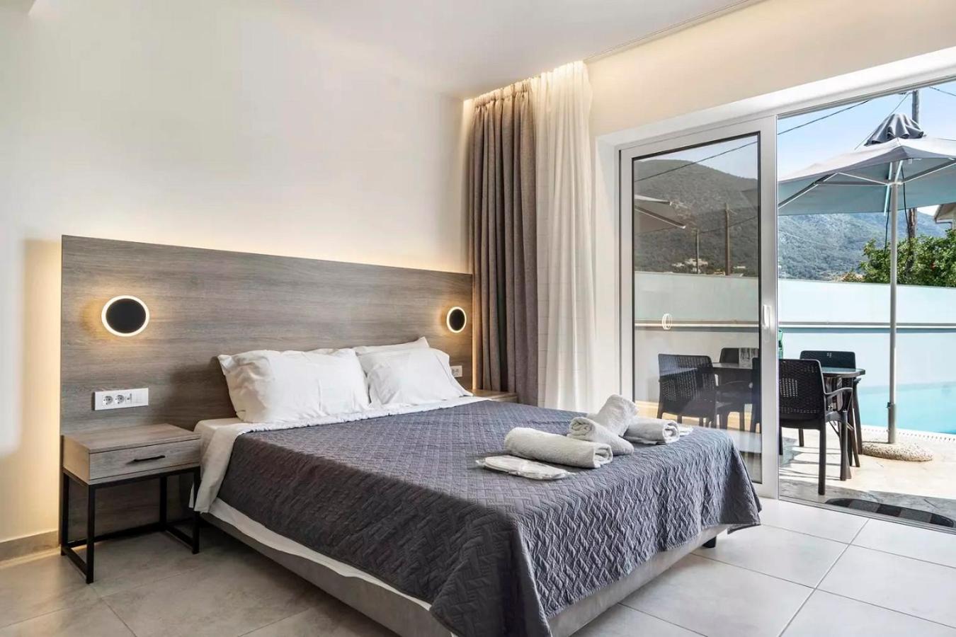 King Room with Pool View - Photo 3
