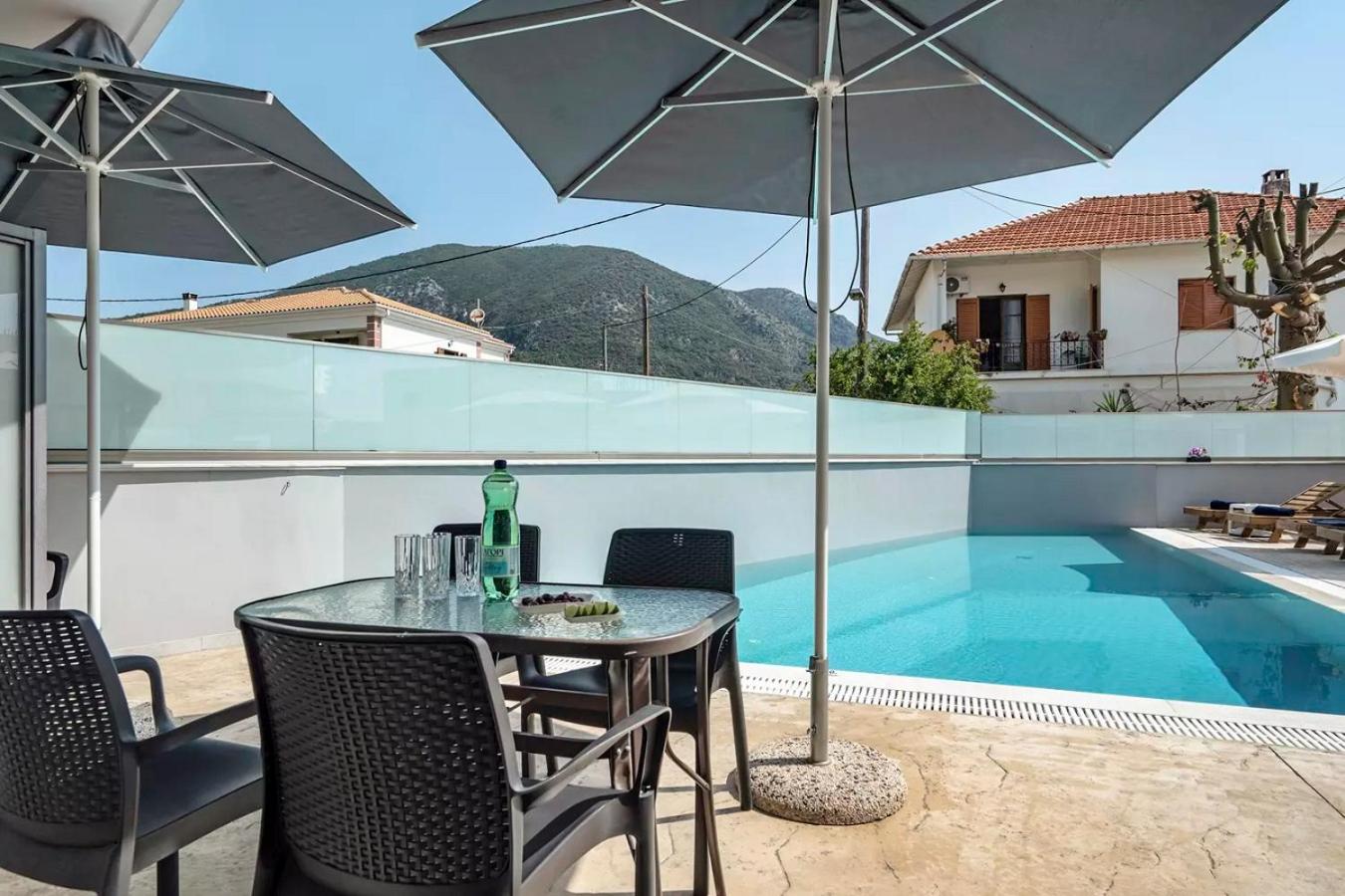 King Room with Pool View - Photo 2