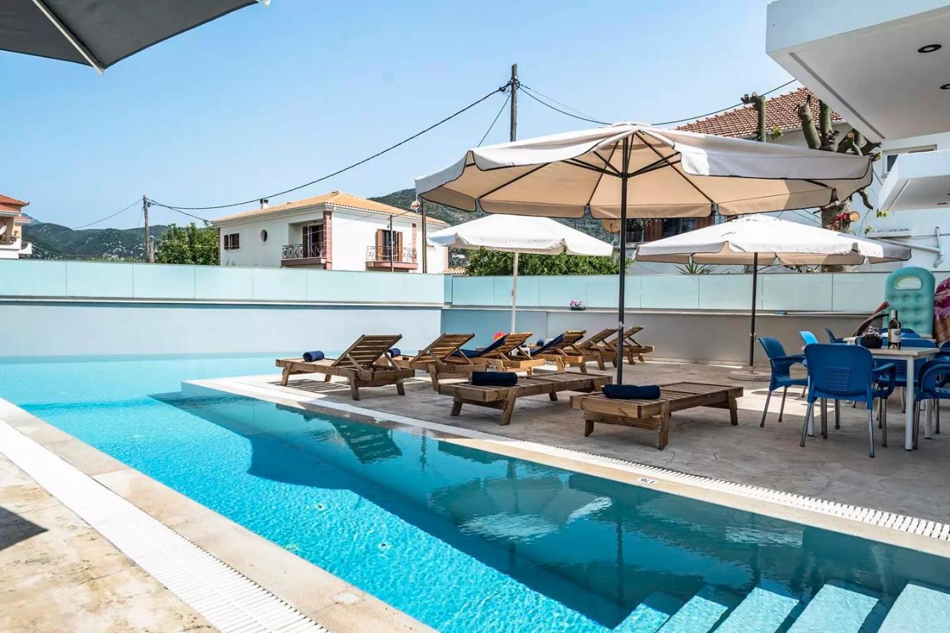 King Room with Pool View - Photo 11