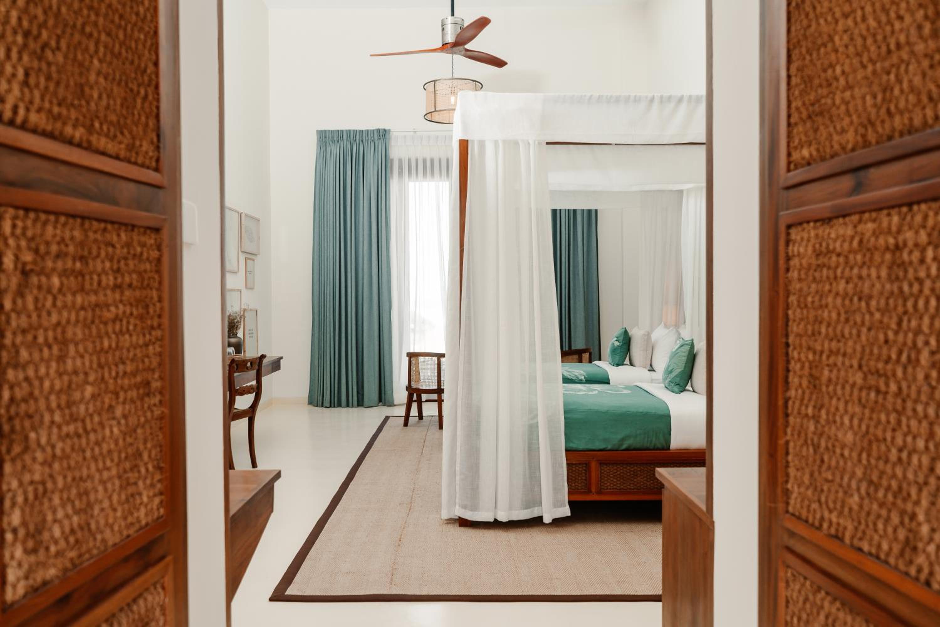 Deluxe Twin Room with Sea View photo 3