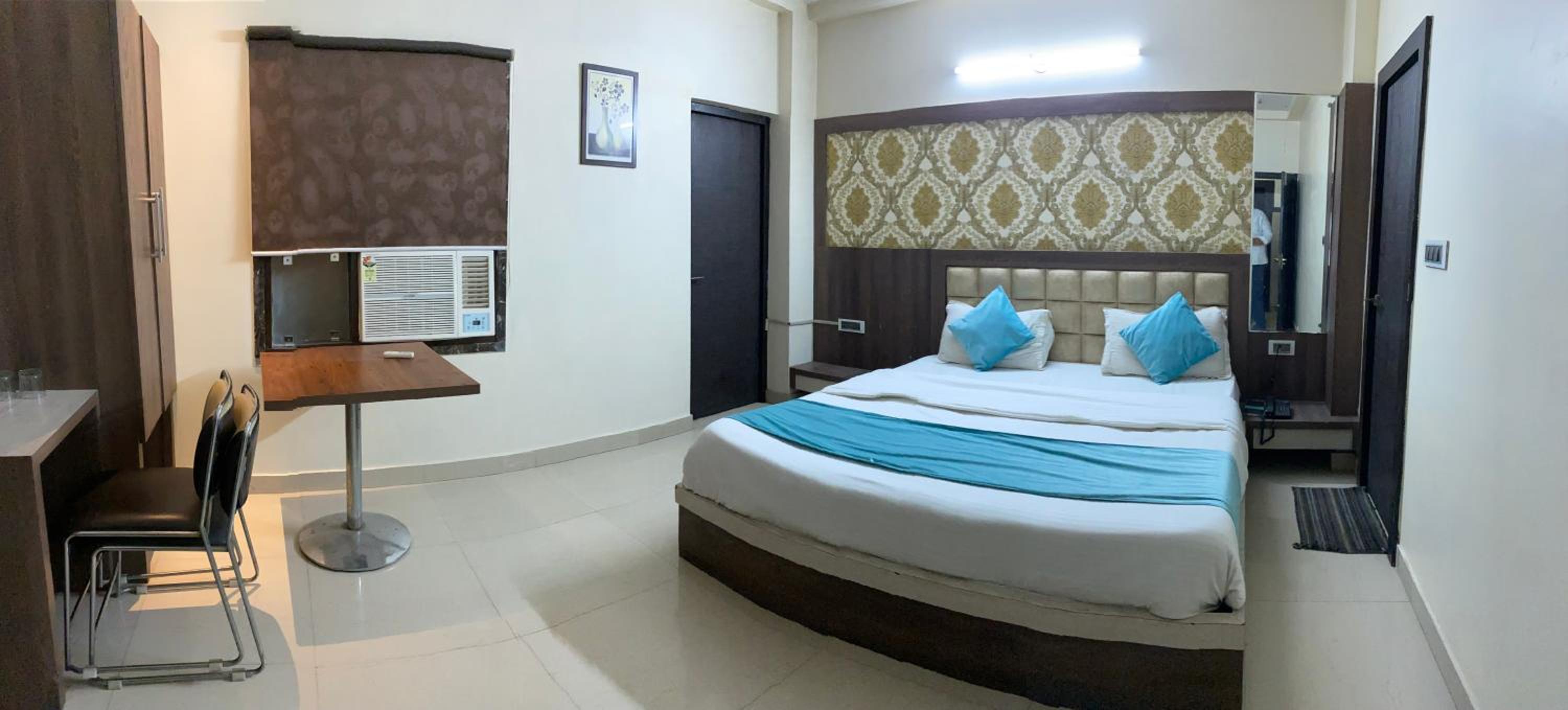 Deluxe Double Room with Bath photo 2