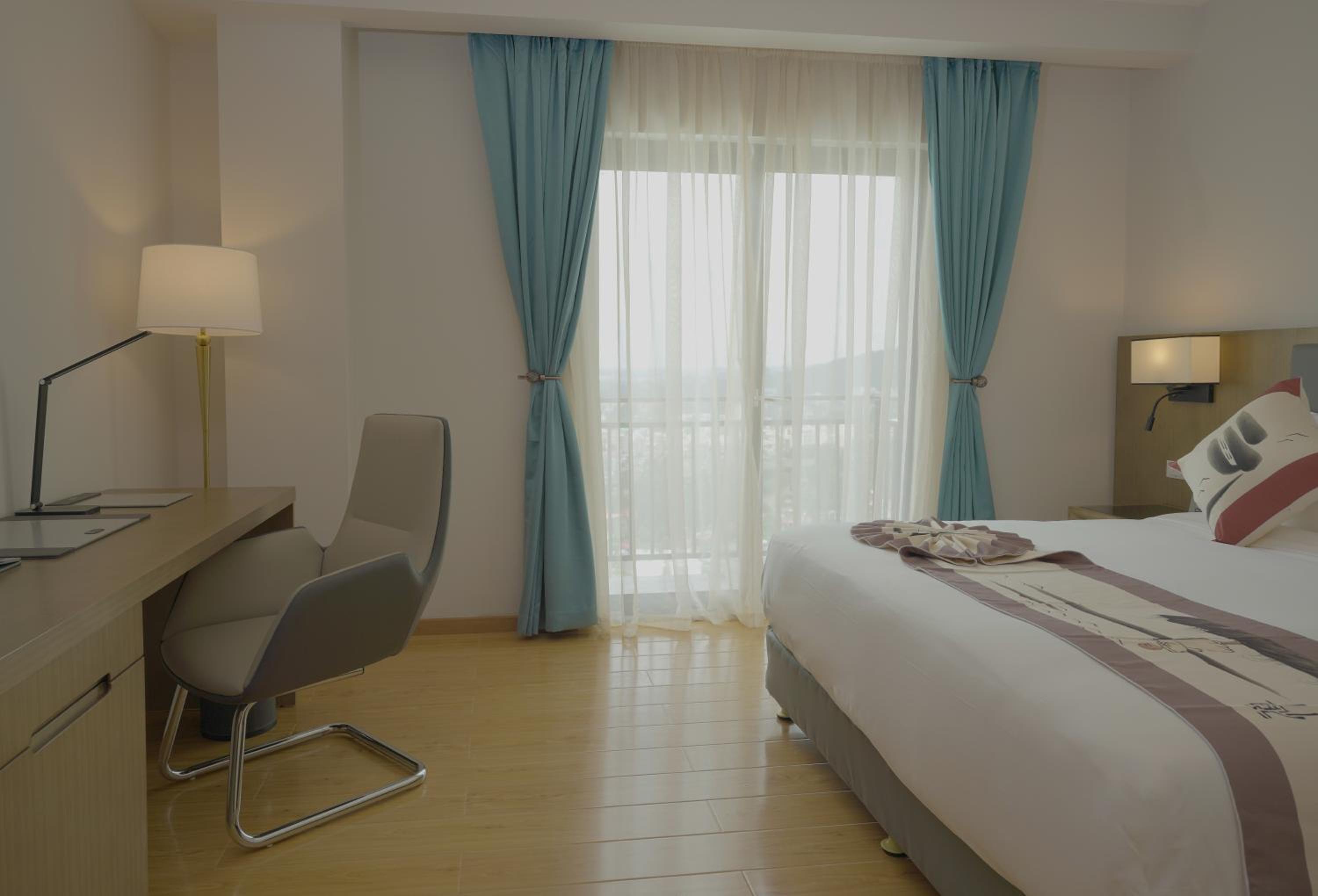 Deluxe King Room - Photo 1