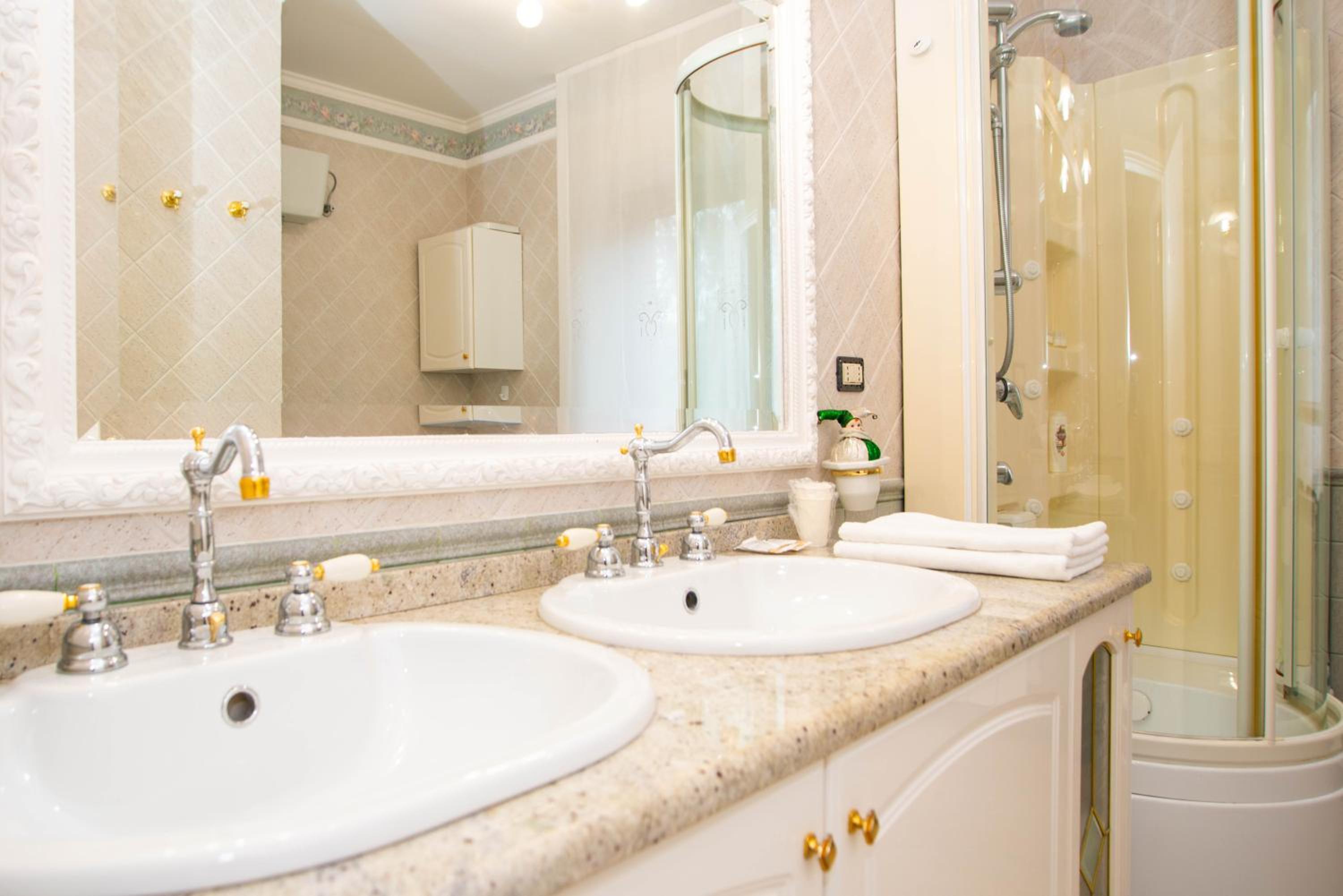 Double Room with Private Bathroom photo 1