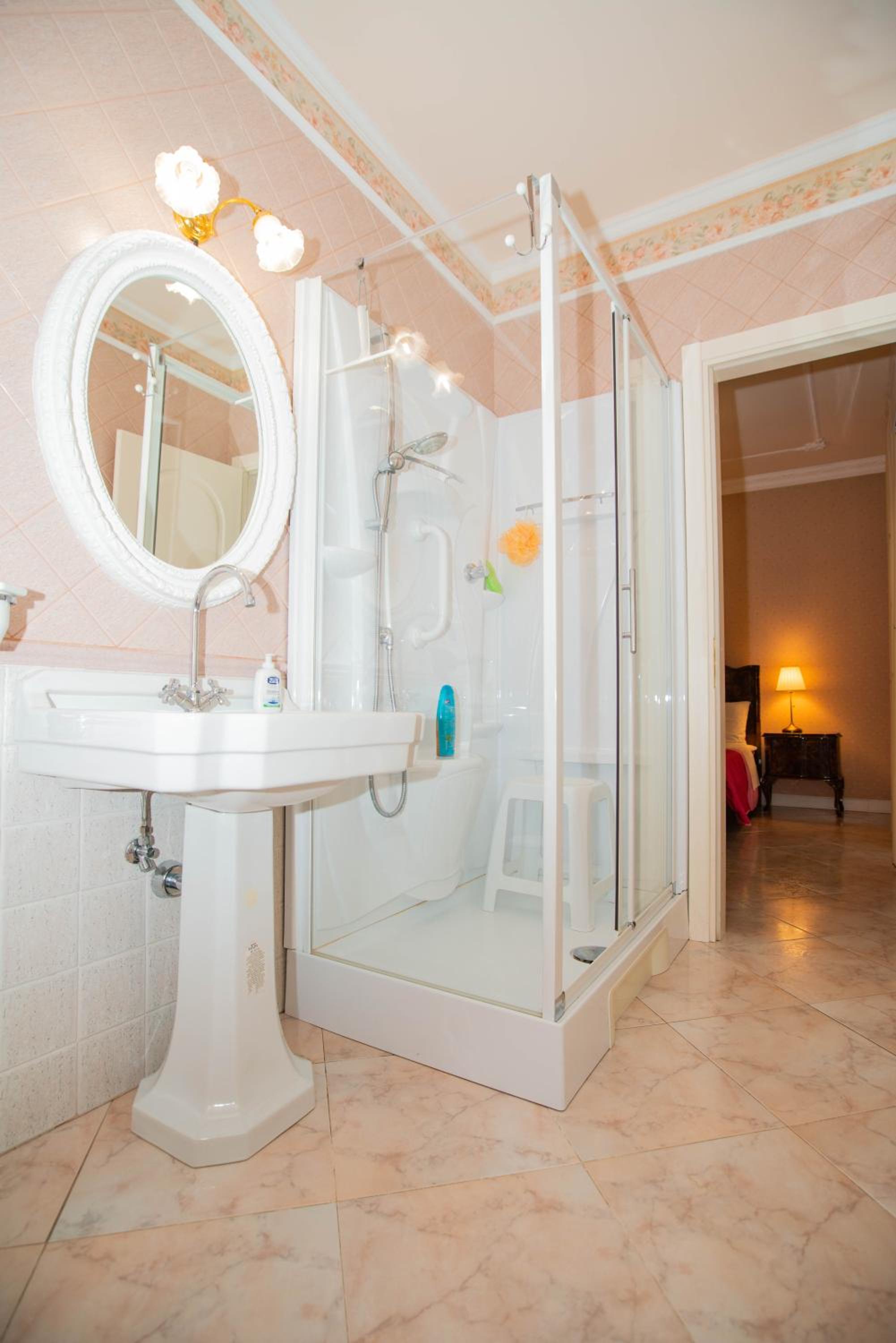Double Room with Private Bathroom photo 3