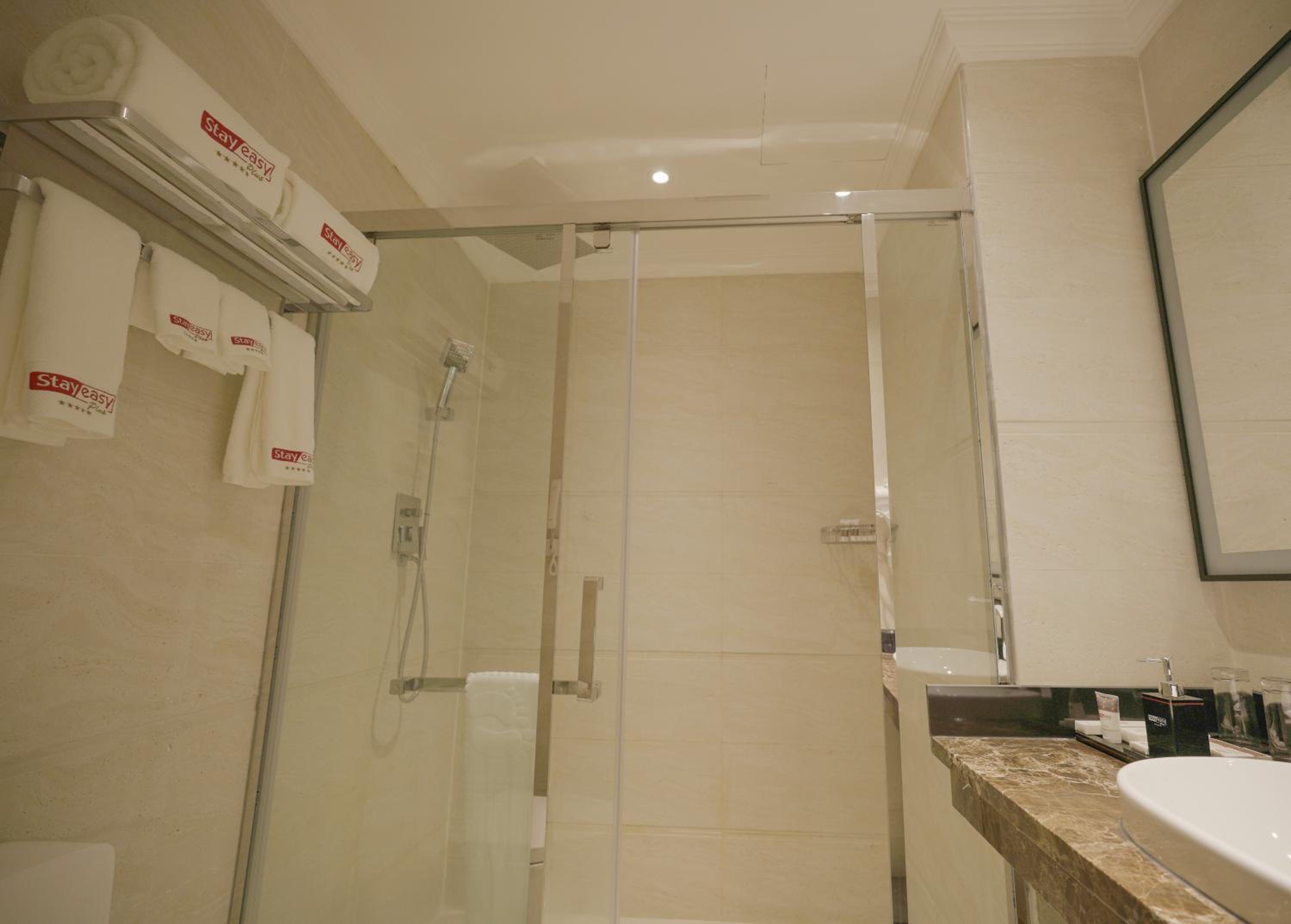 Deluxe King Room - Photo 4