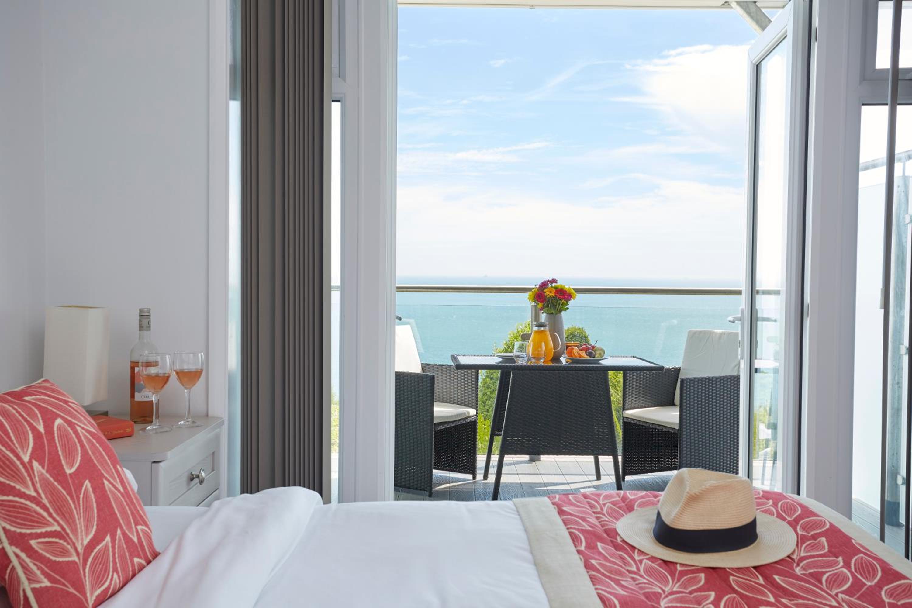 Double Room with Sea View - Photo 3