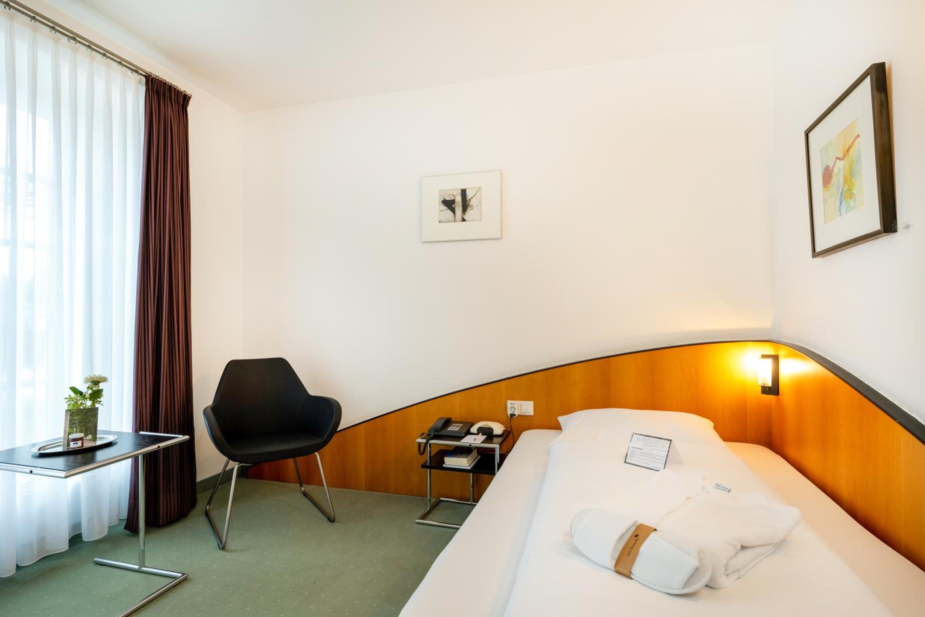 Single Room photo 3