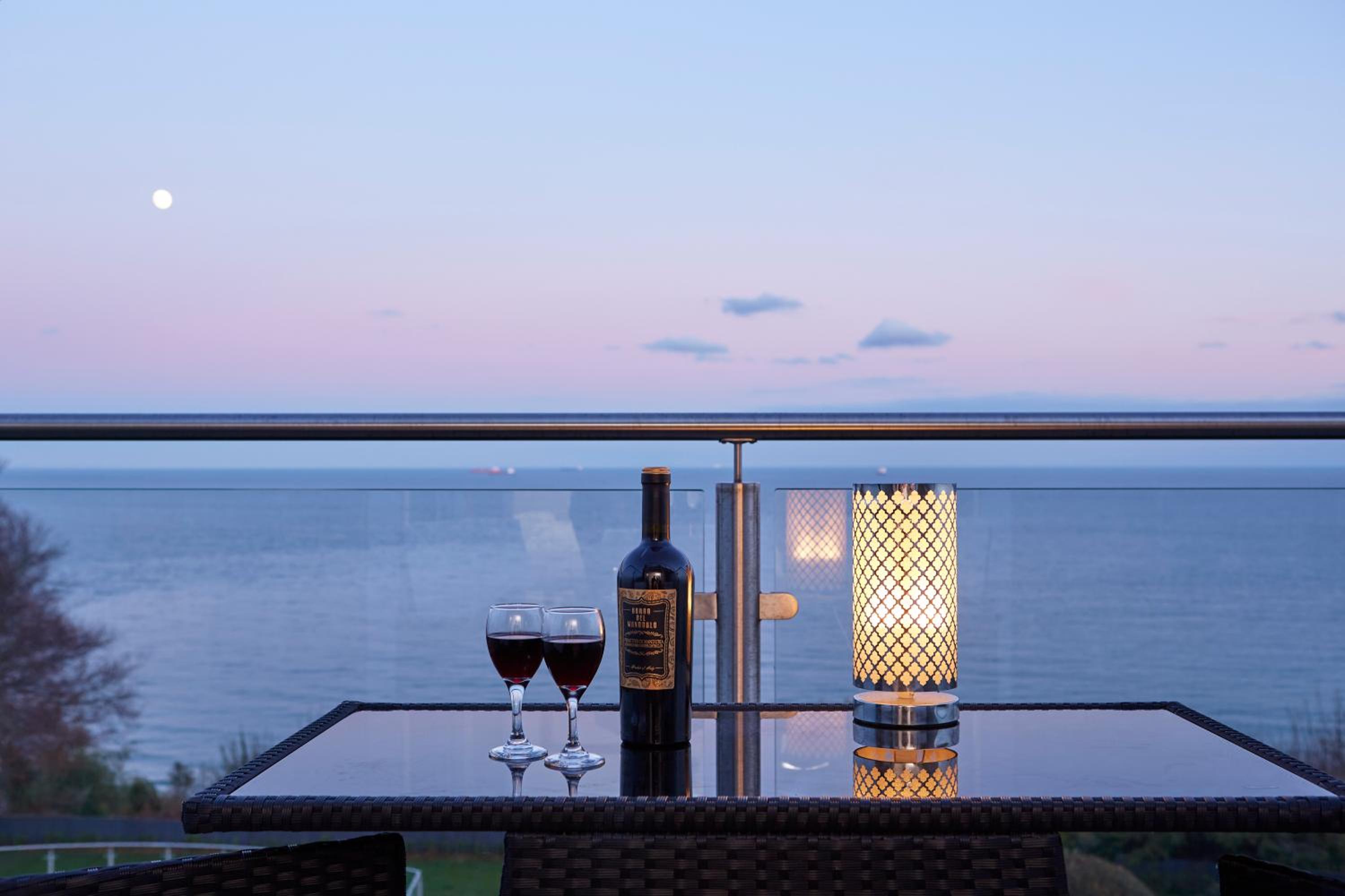 Double Room with Sea View - Photo 8