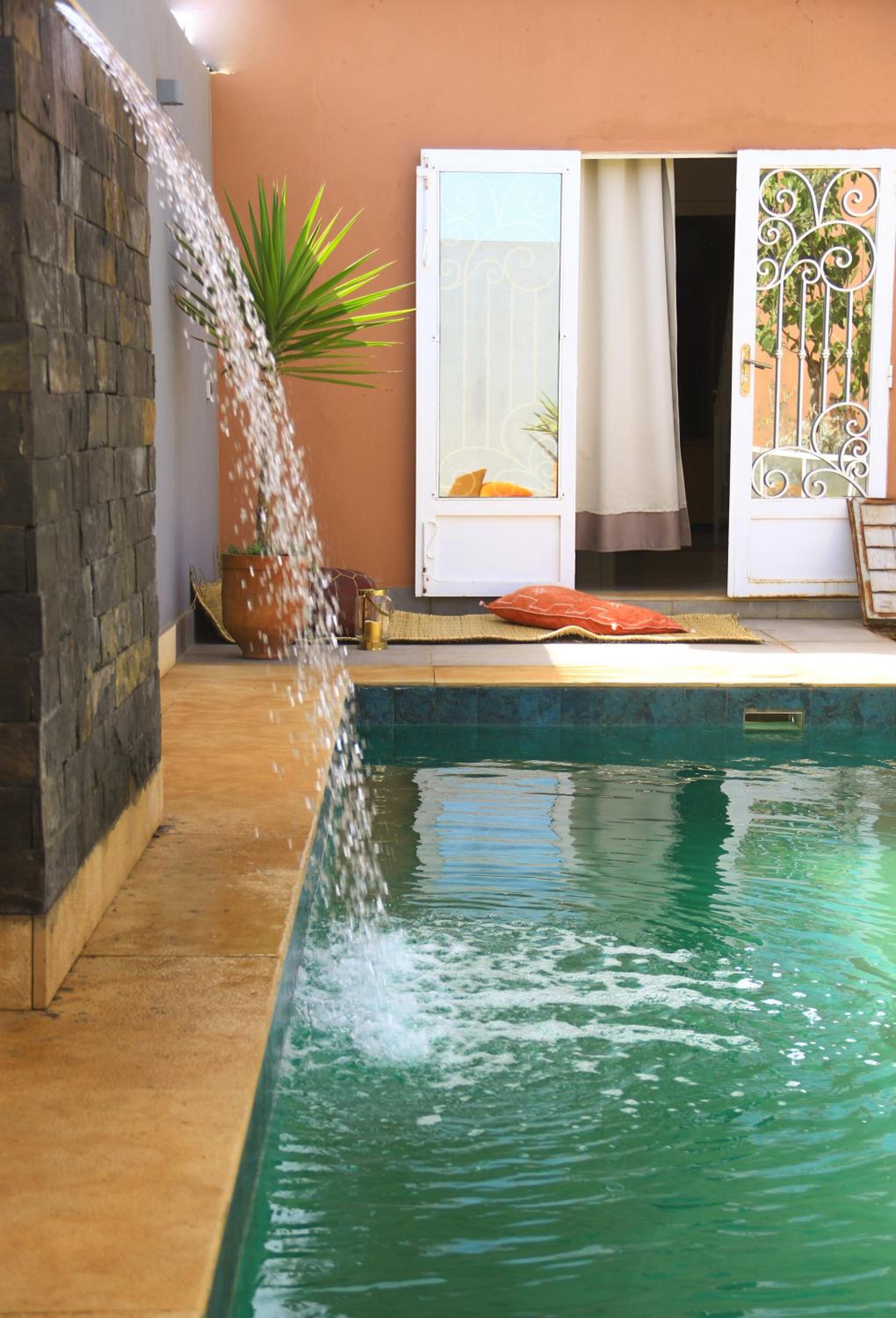 Double Room With Pool View photo 2
