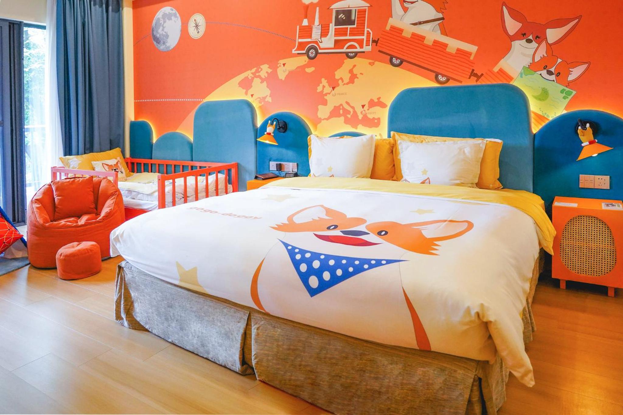 Standard King Room with Kids Bed - Kids Theme