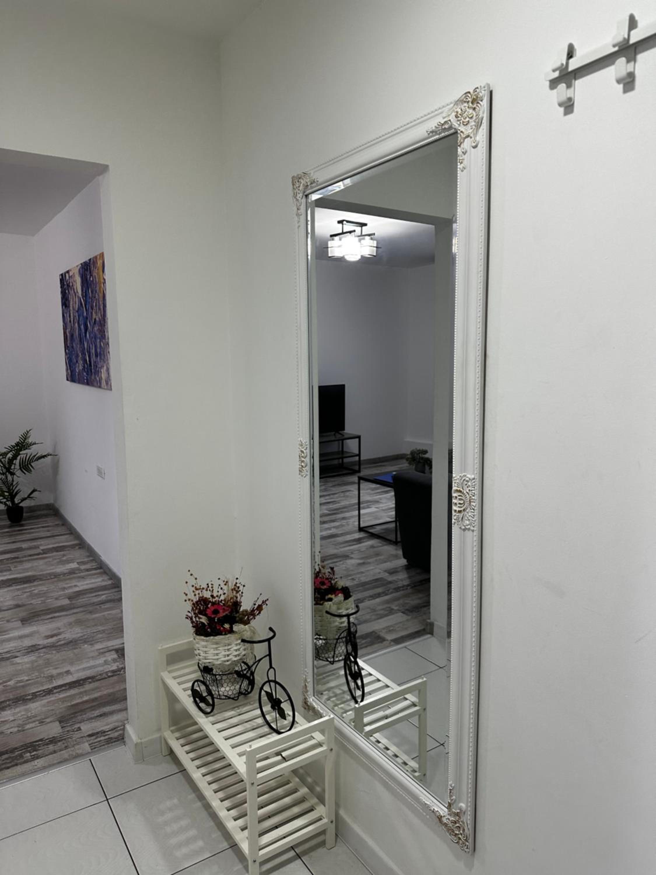 One-Bedroom Apartment - Photo 8