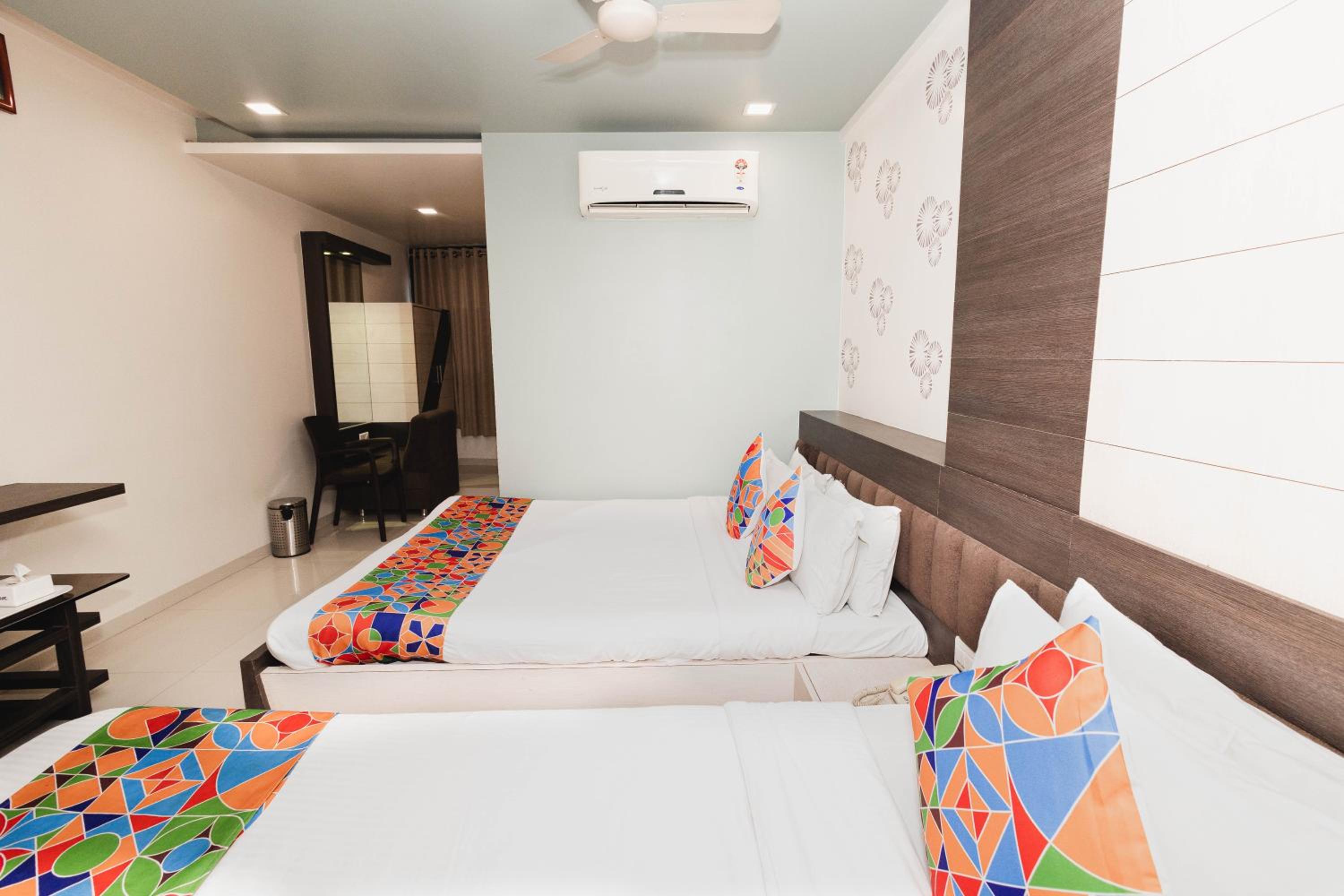 Deluxe Room - Photo 13