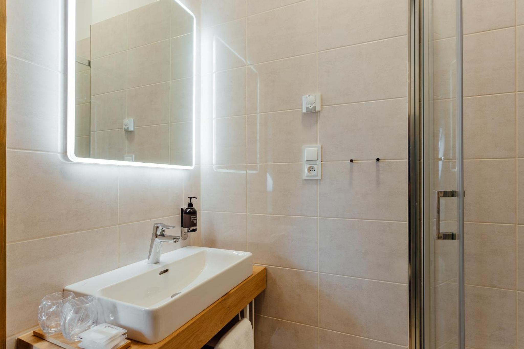 Standard Double Room - Photo 6