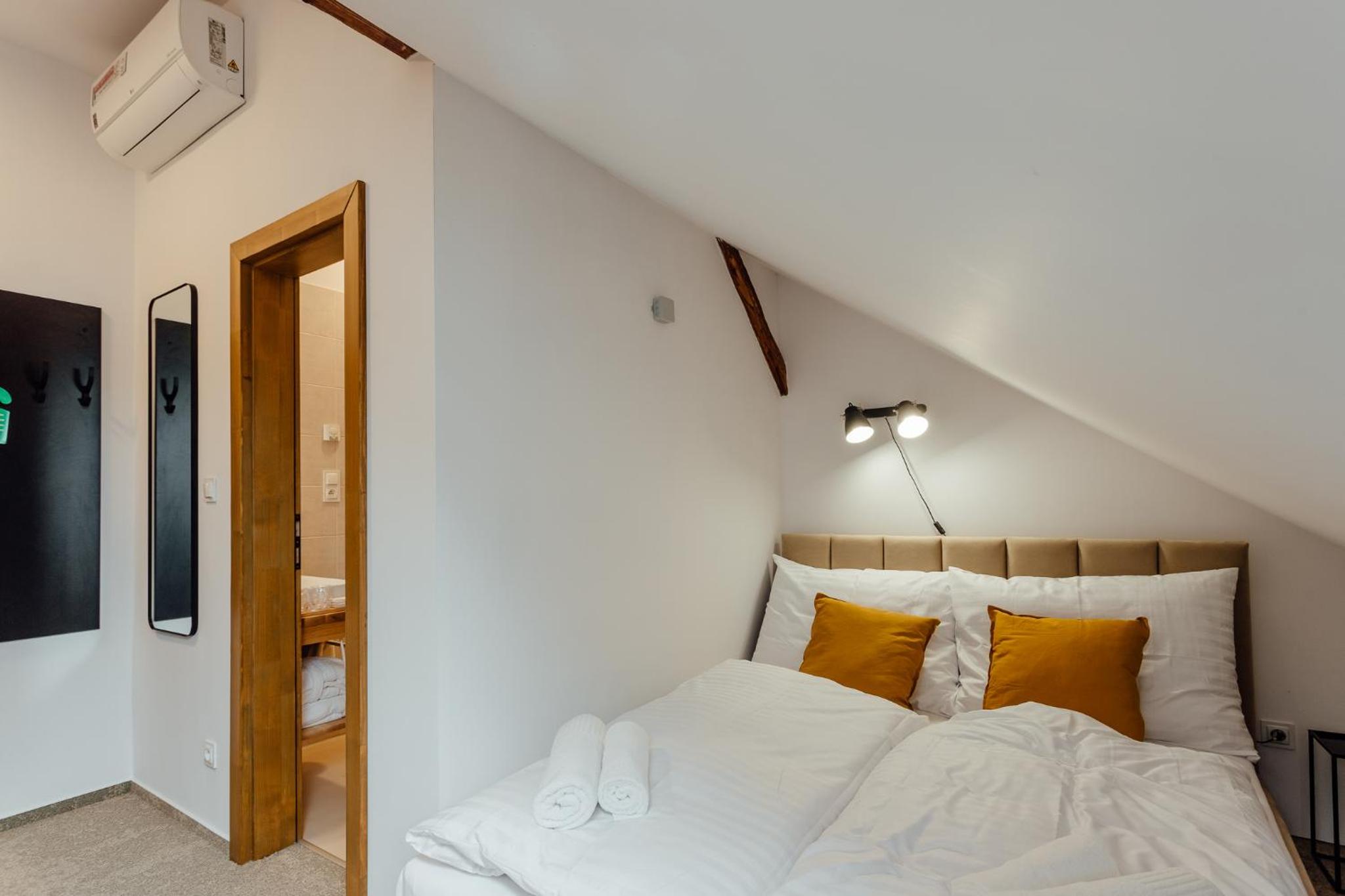 Standard Double Room - Photo 4