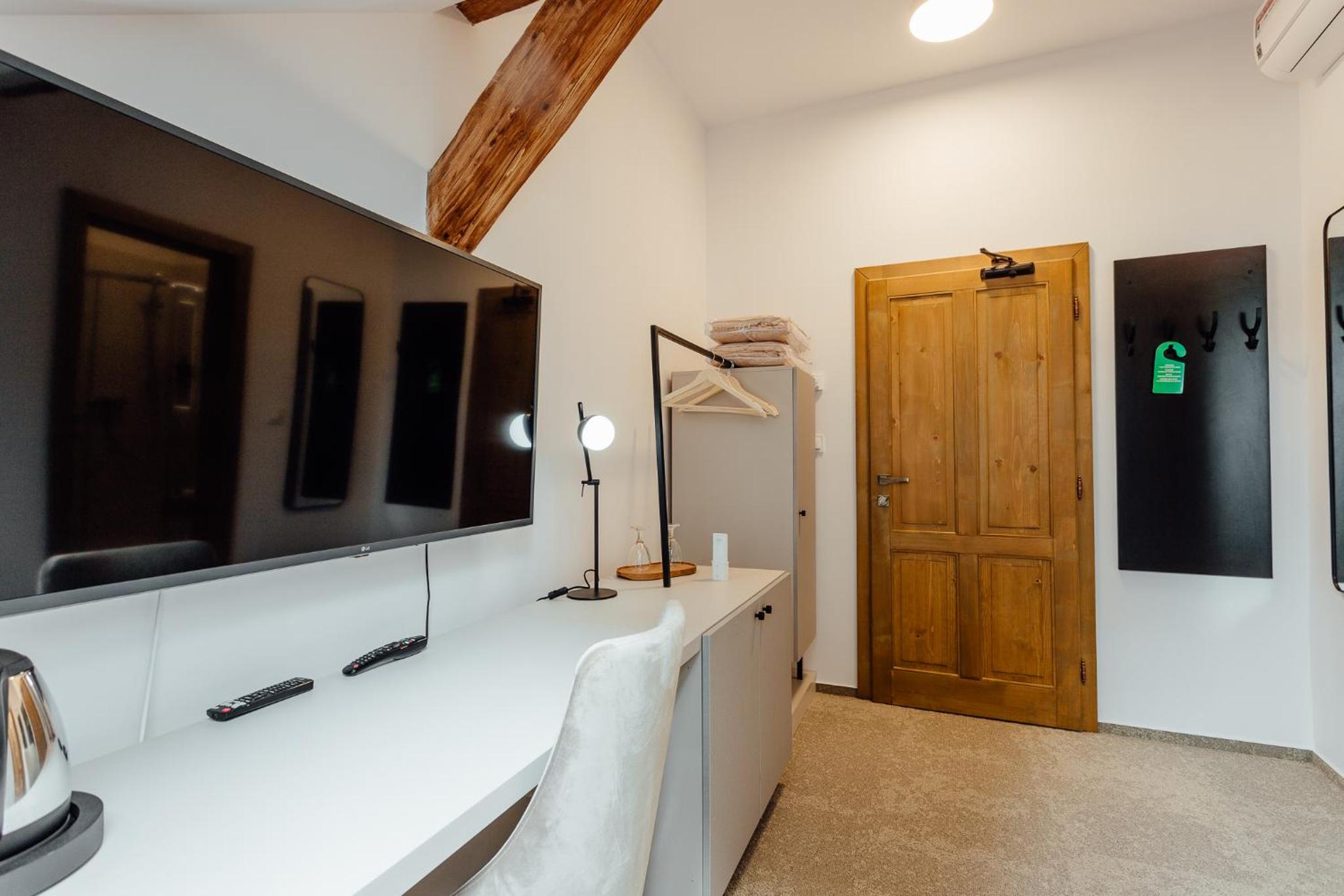 Standard Double Room - Photo 3