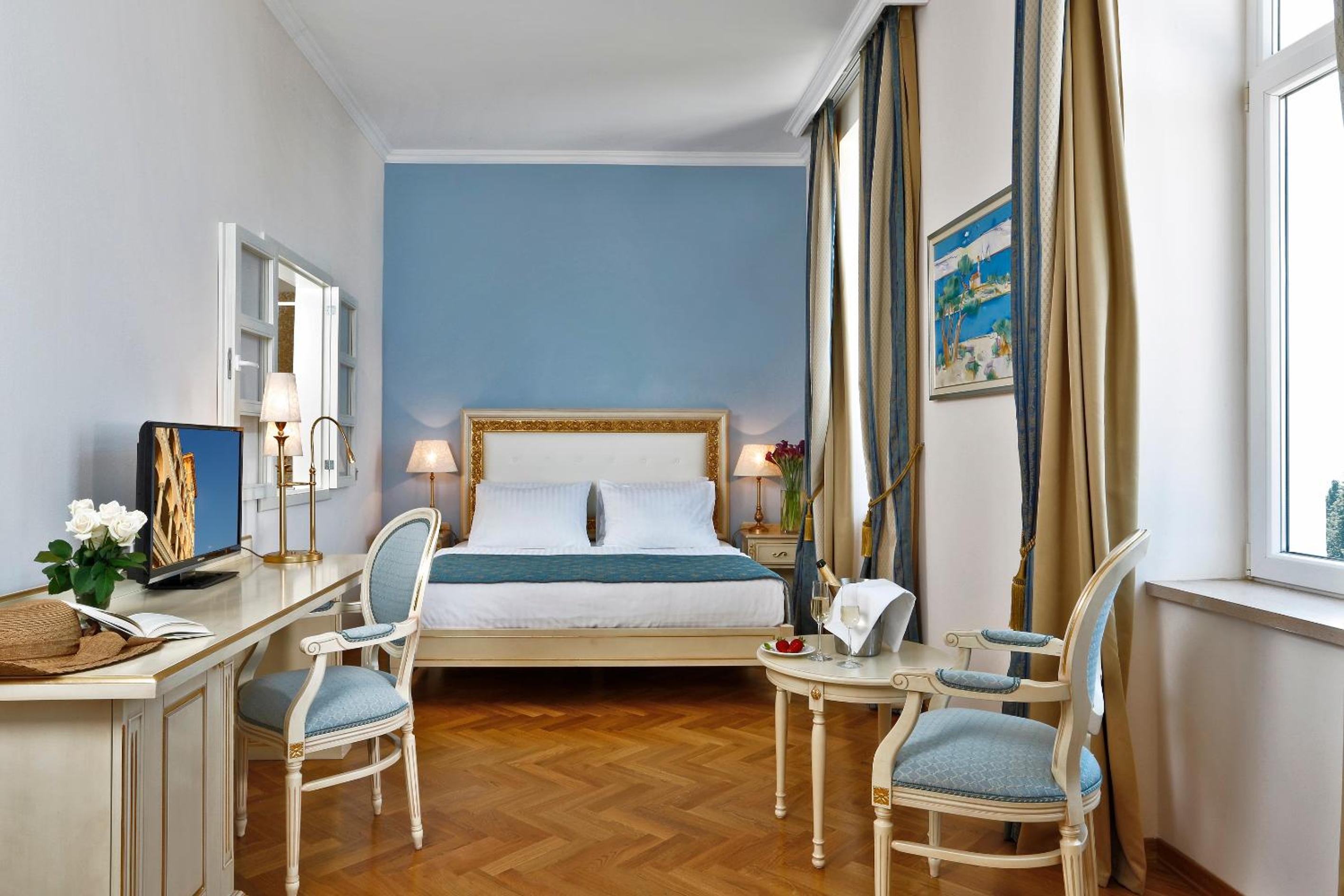 Superior Double Room with Balcony and Sea View - Photo 4