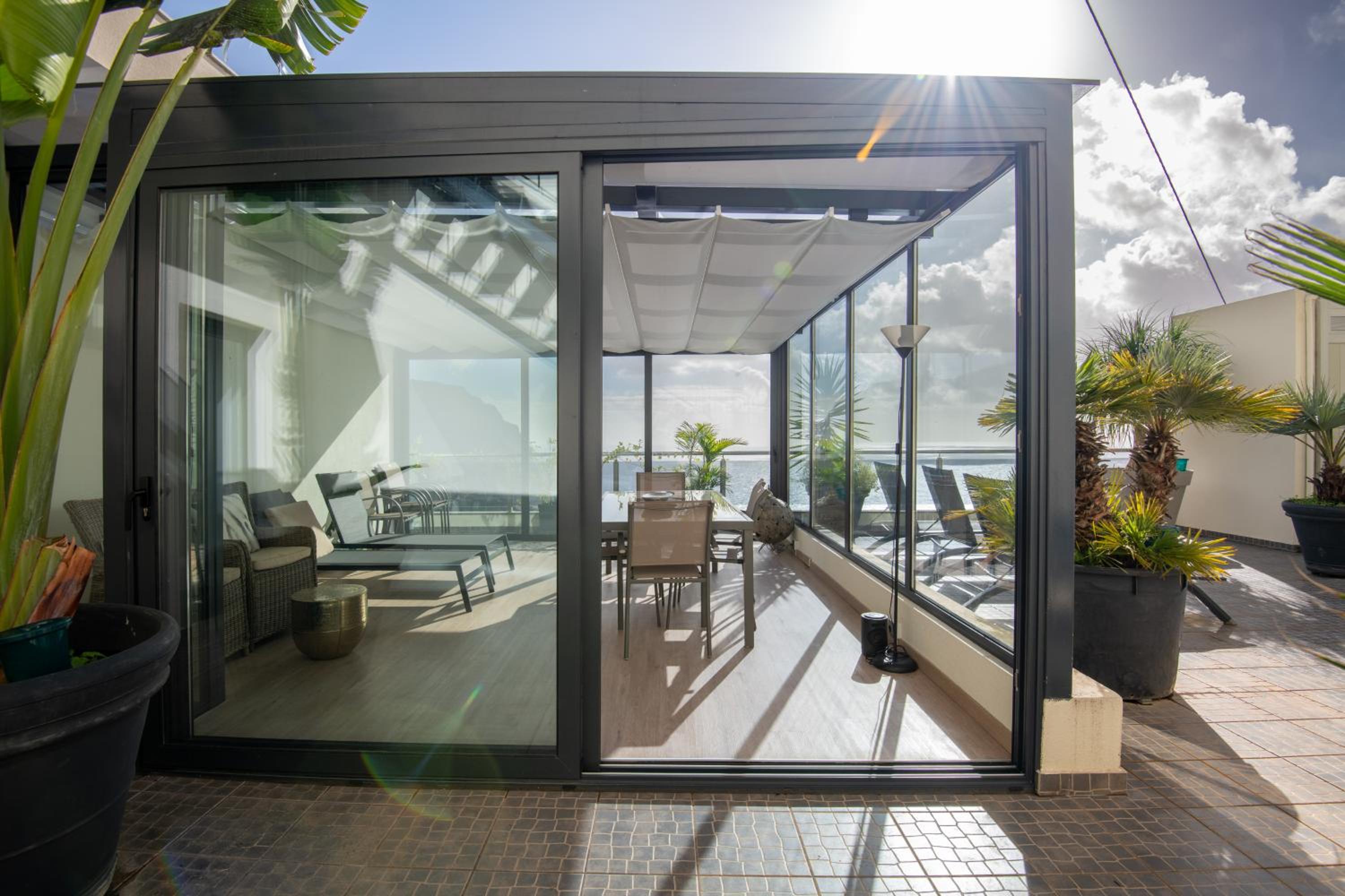 Deluxe Double Room with Balcony and Sea View - Photo 15