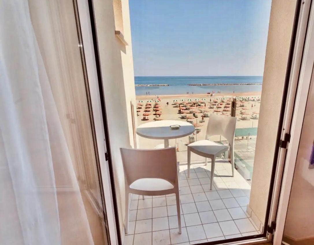 Quadruple Room with Sea View - Photo 9
