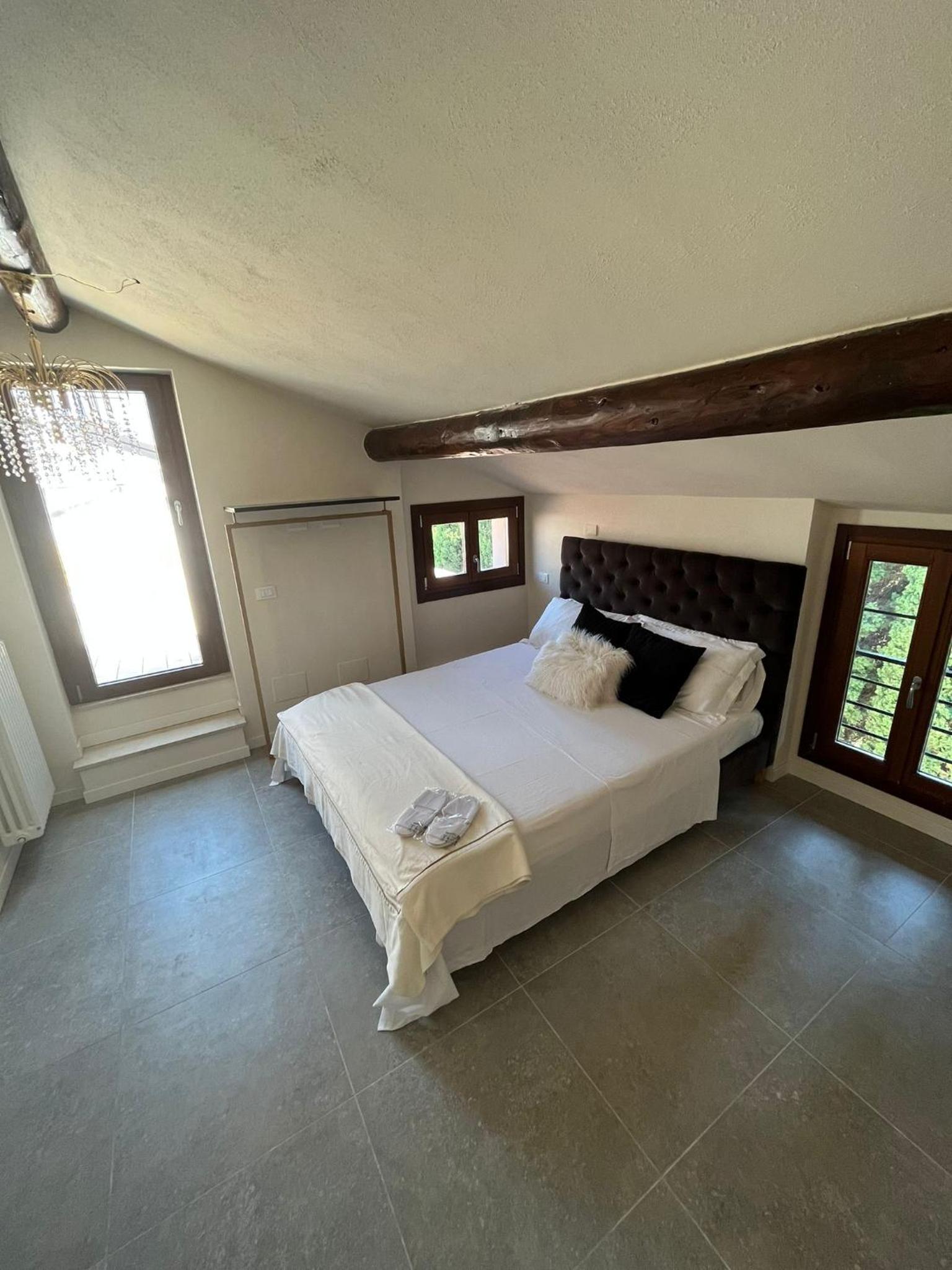 Deluxe Double or Twin Room with Lake View