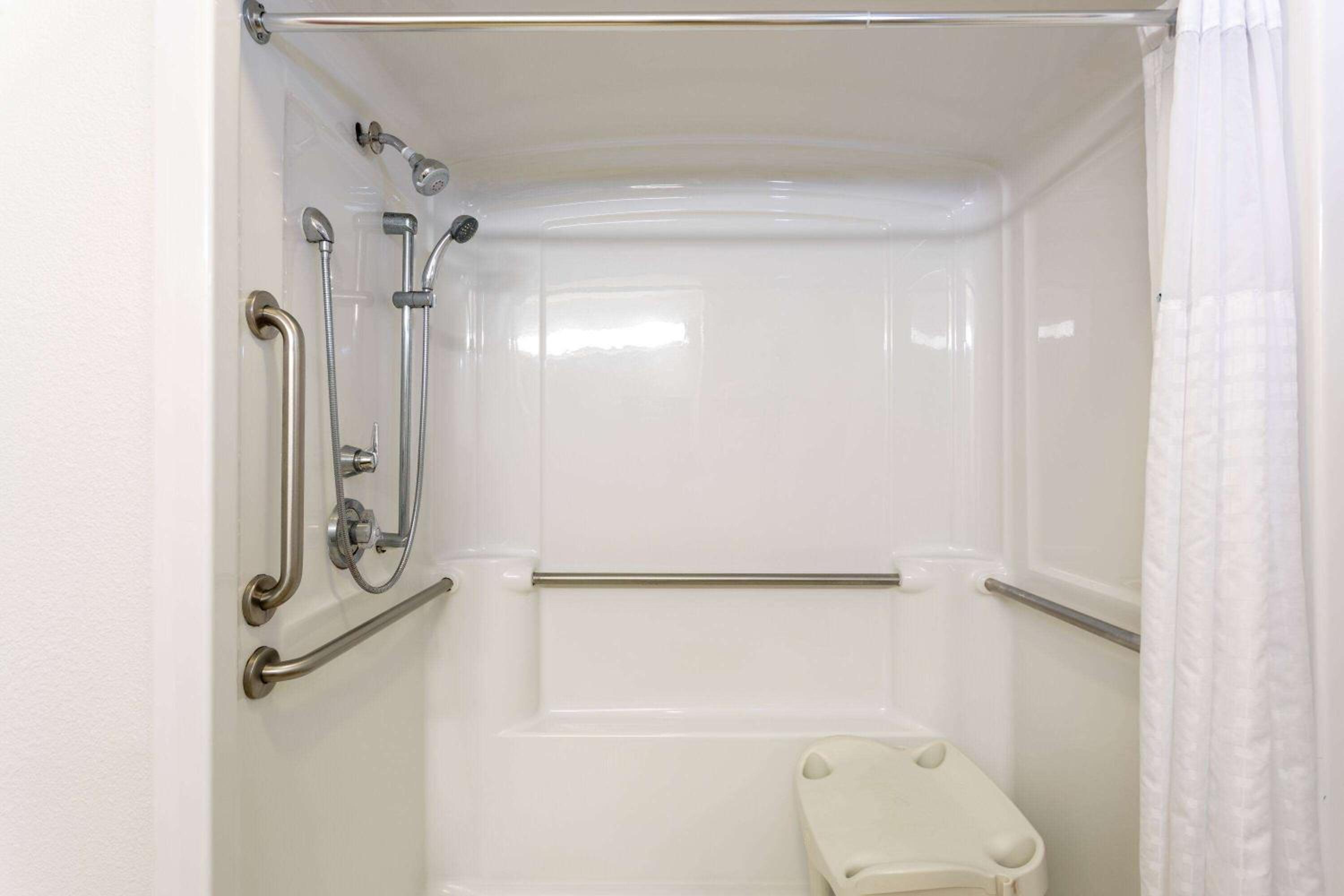 King Room with Roll-In Shower - Mobility/Hearing Accessible - Non-Smoking - Photo 33