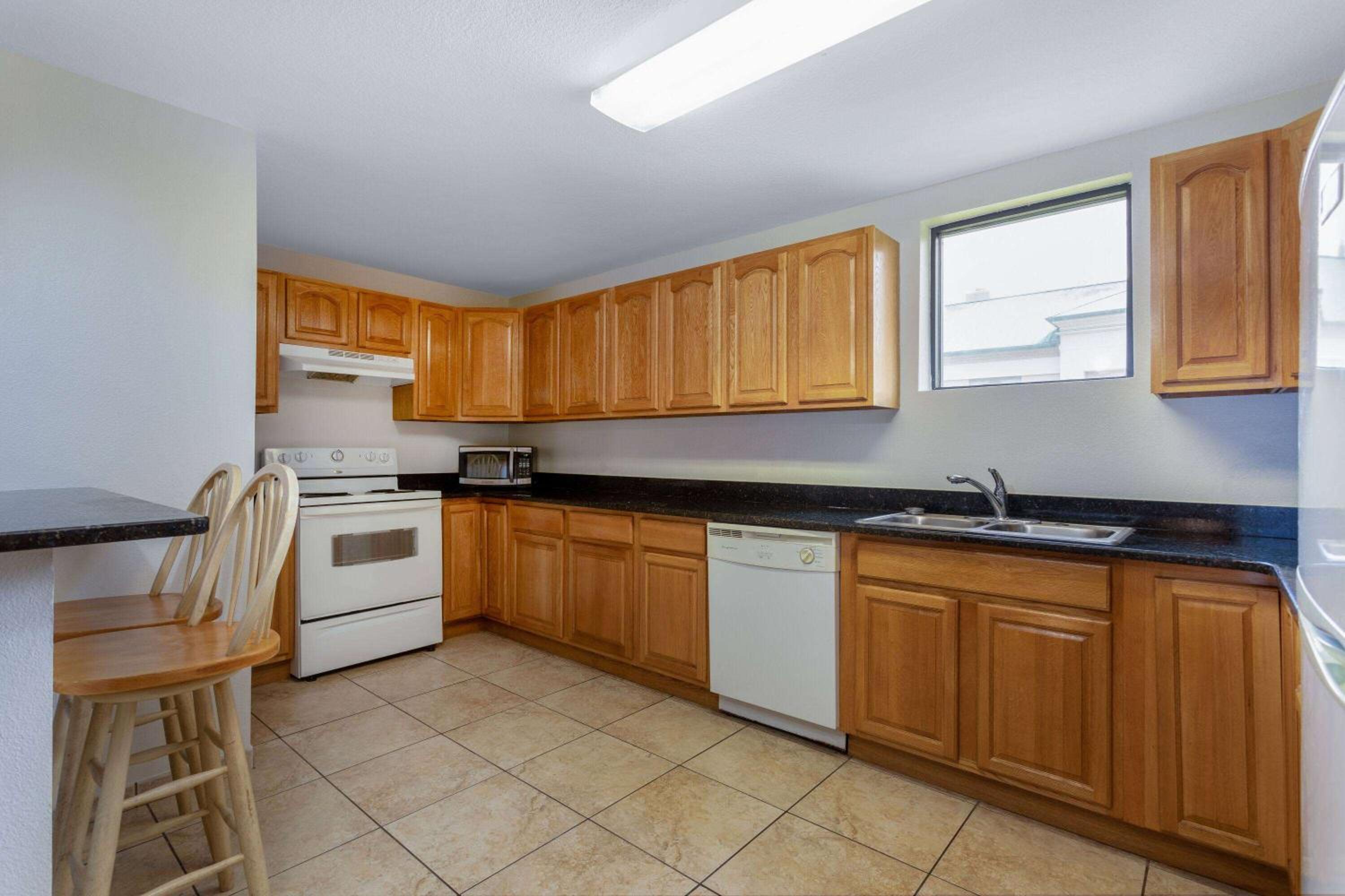 Family Room - Photo 37