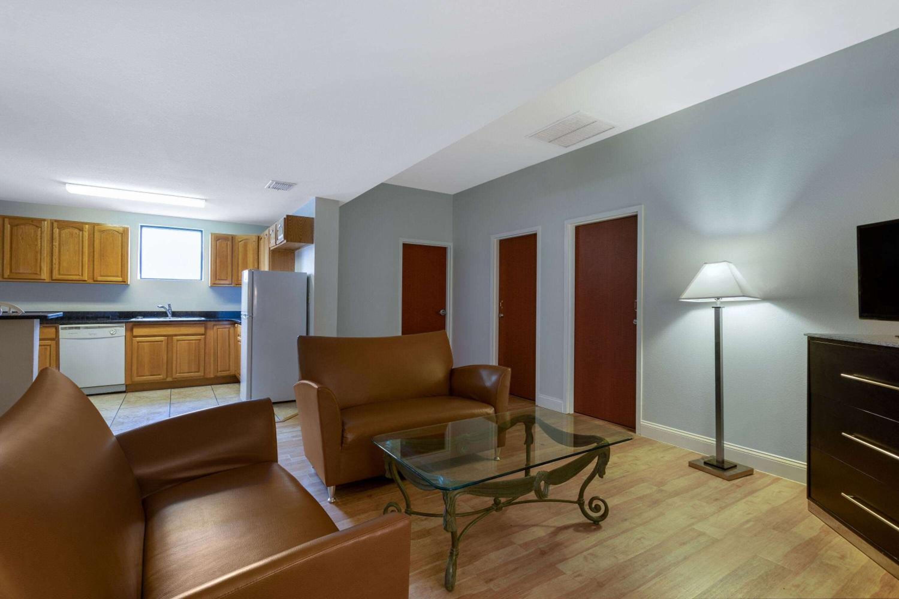 Two-Bedroom Suite - Non-Smoking - Photo 8