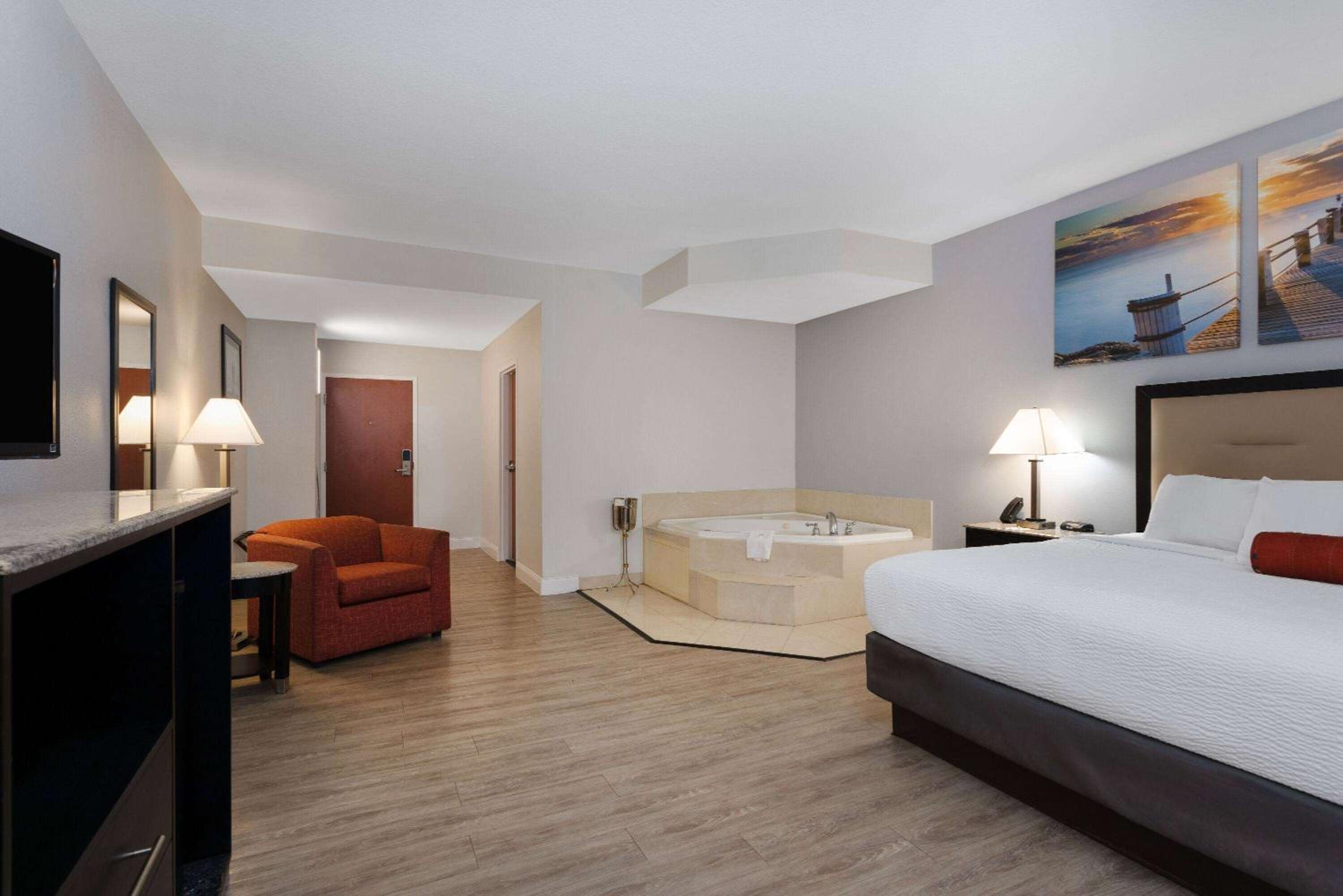 Deluxe King Suite with Jetted Tub - Photo 39