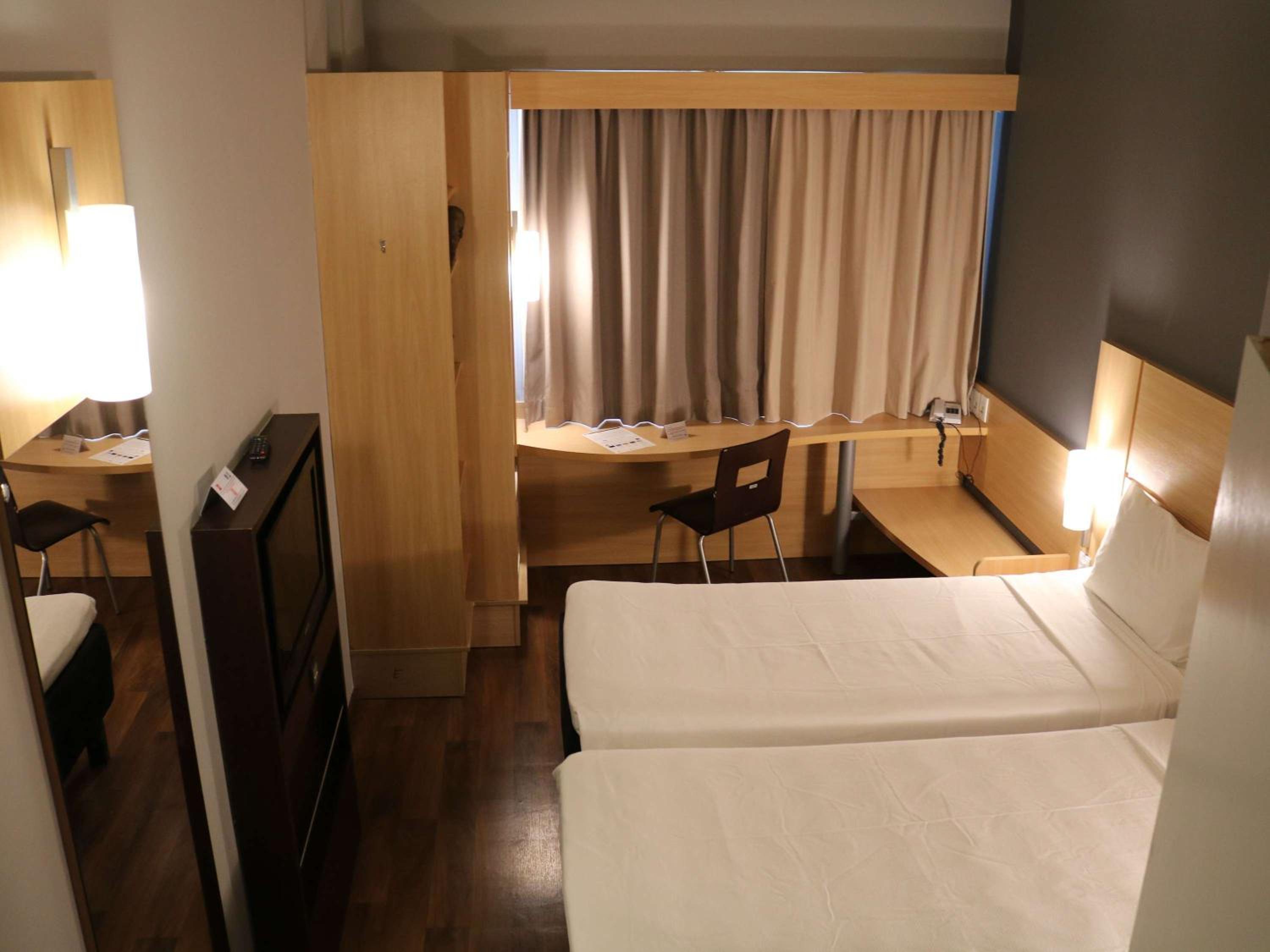 Standard Apartment with Two Single Beds - Photo 6