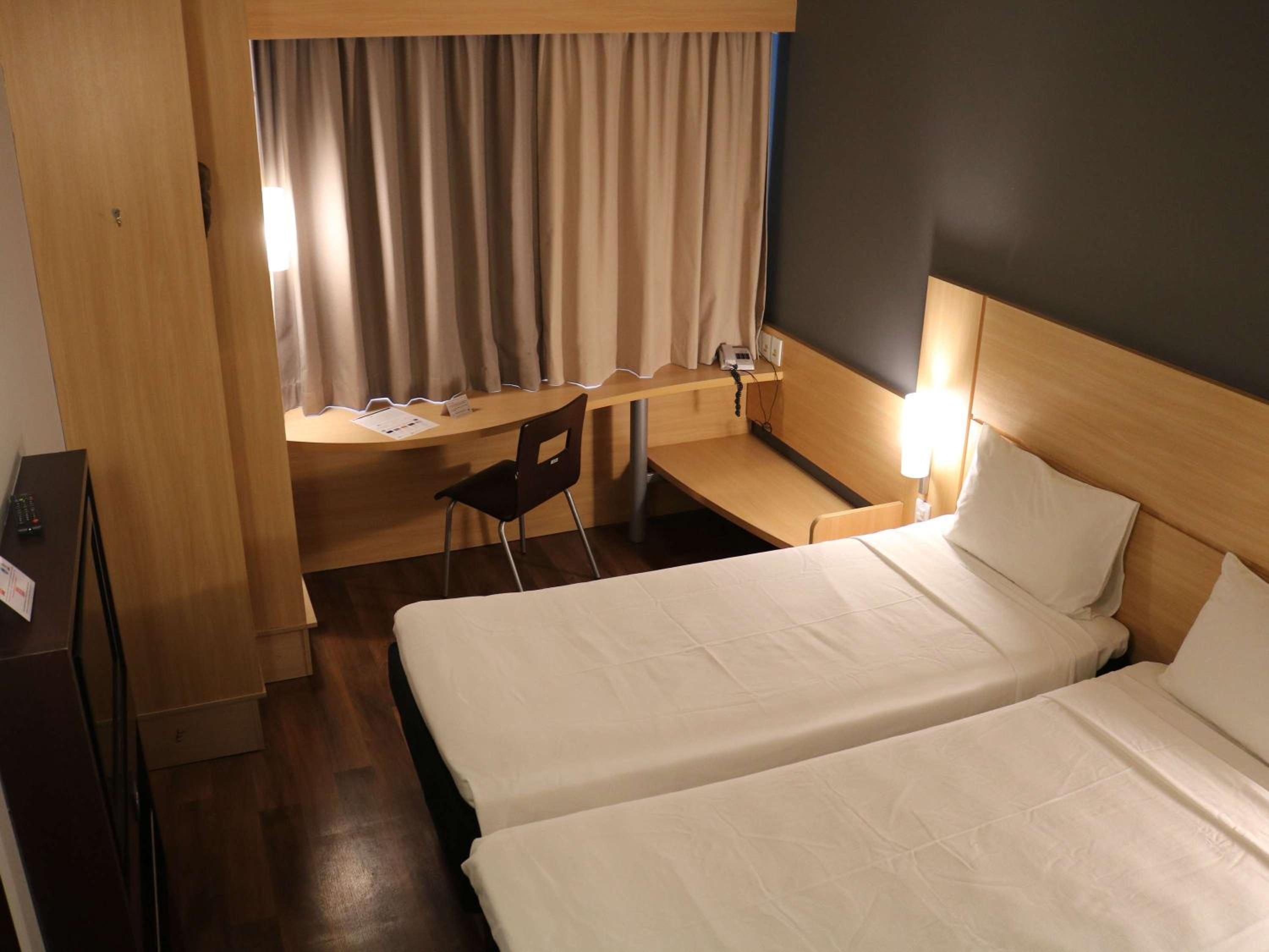 Standard Apartment with Two Single Beds - Photo 7