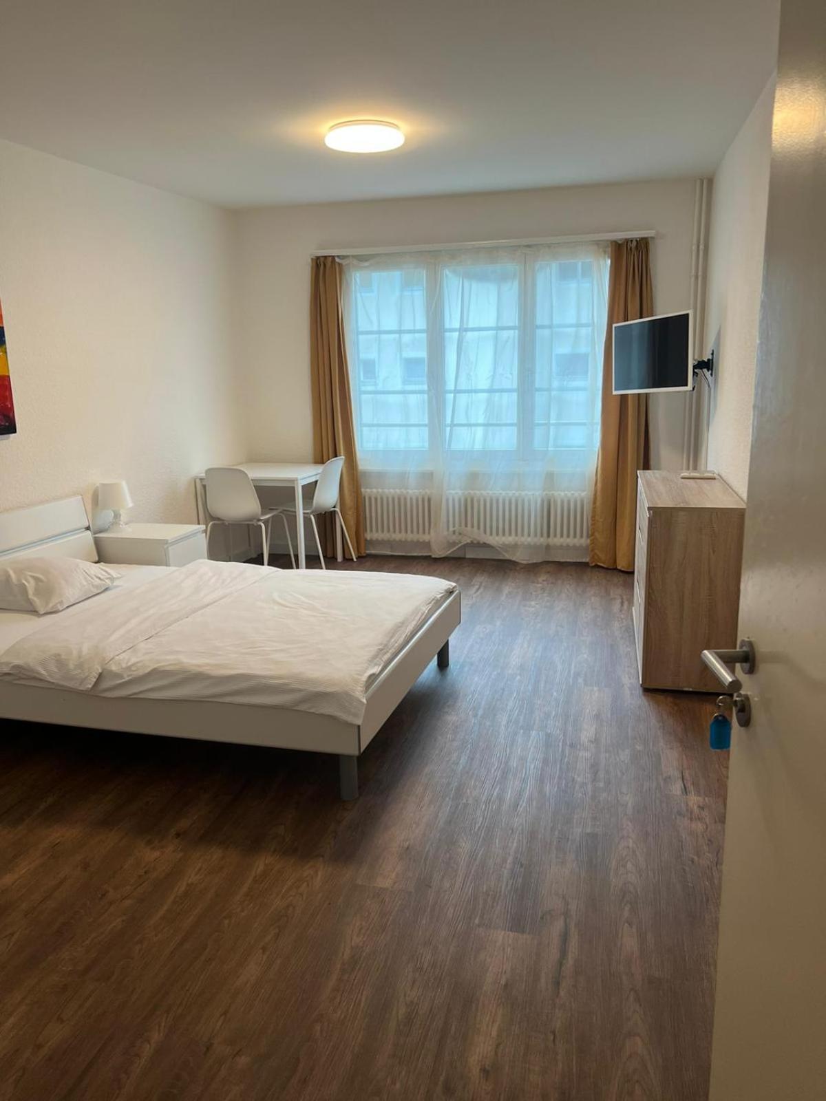 One-Bedroom Apartment photo 1
