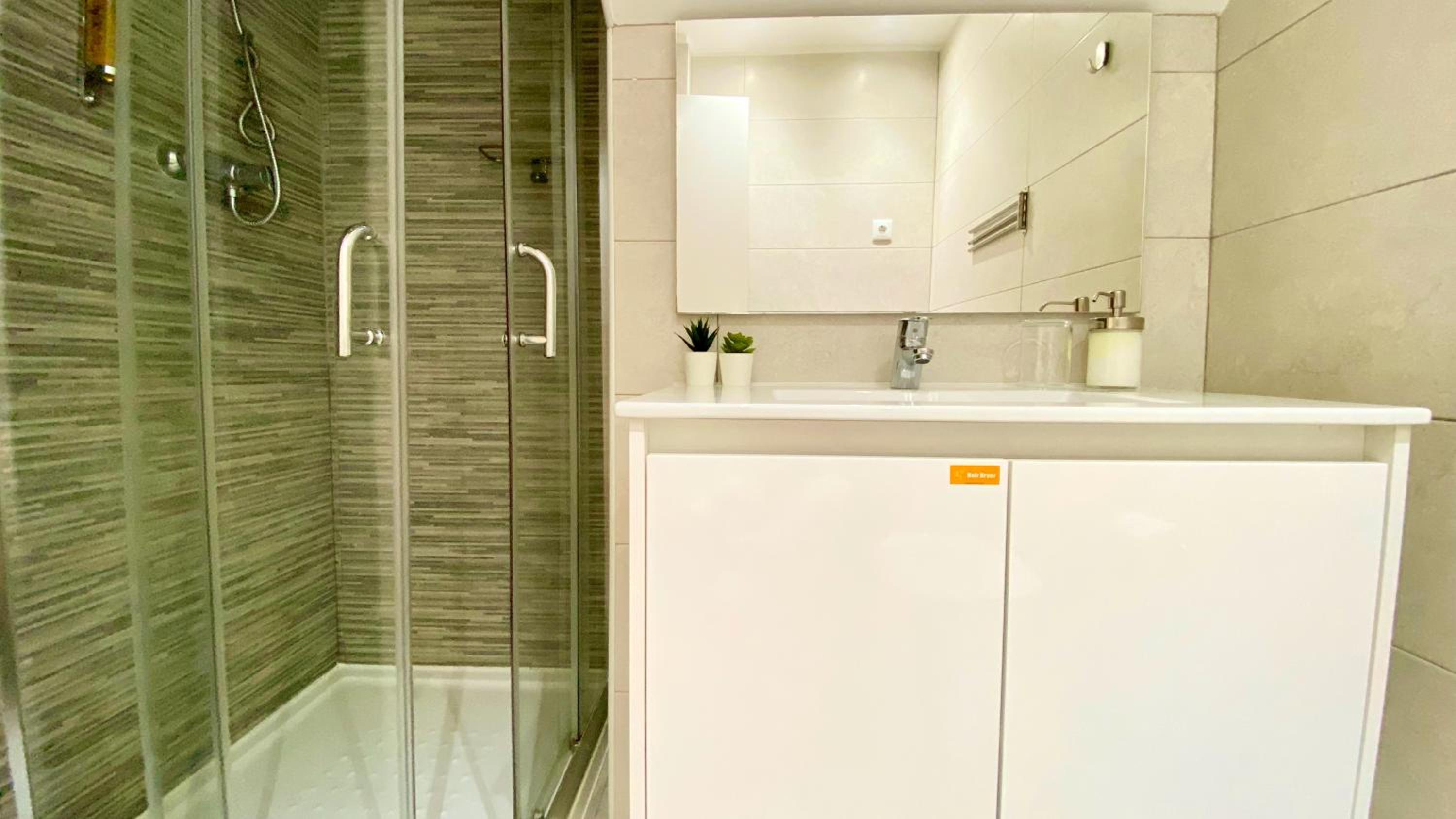 Deluxe Twin Room - Photo 2