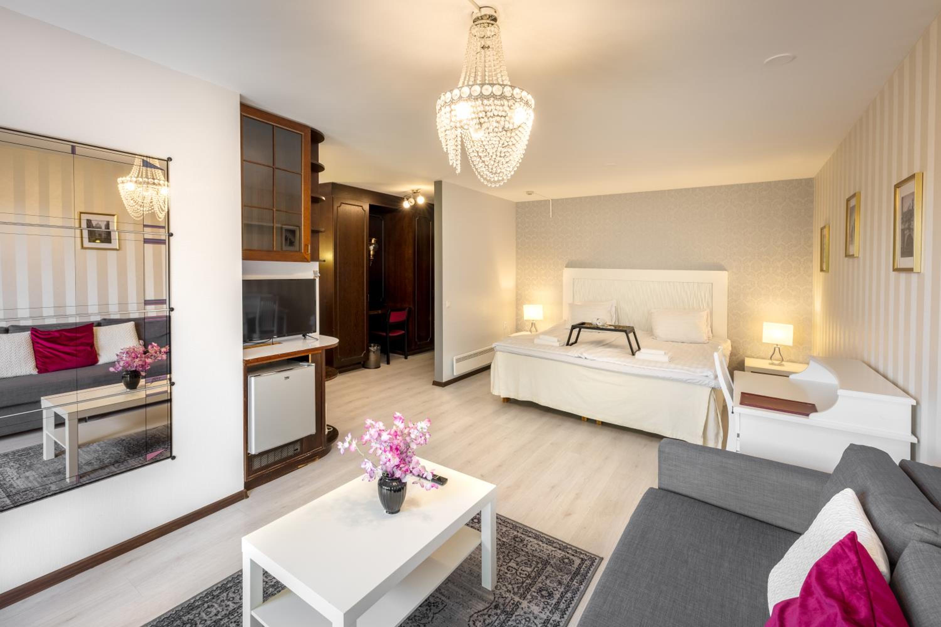 Suite with Balcony photo 3