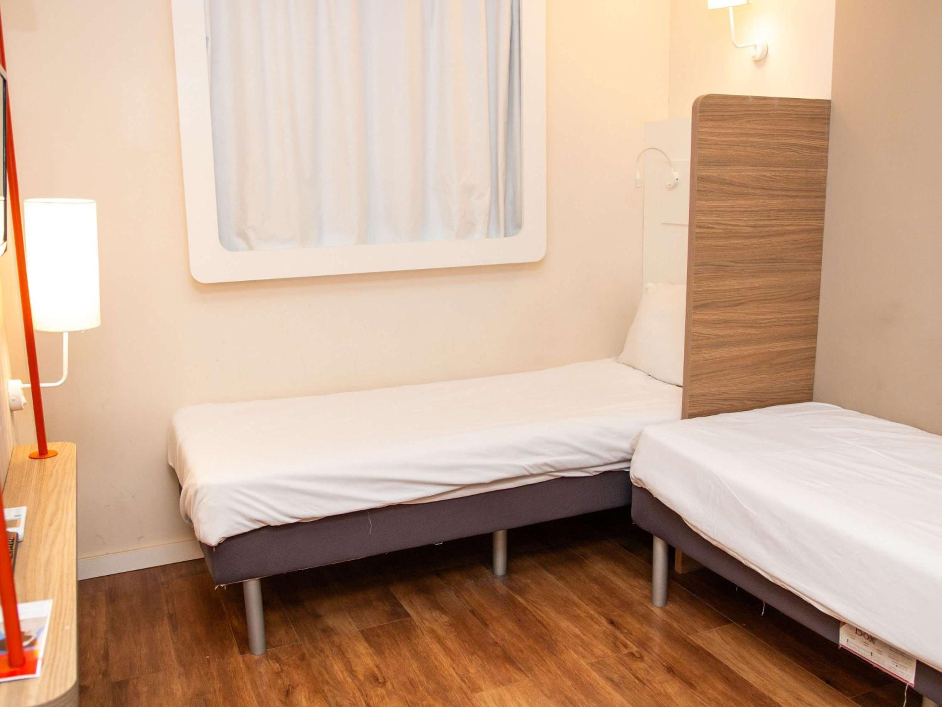 Standard Twin Room - Photo 1