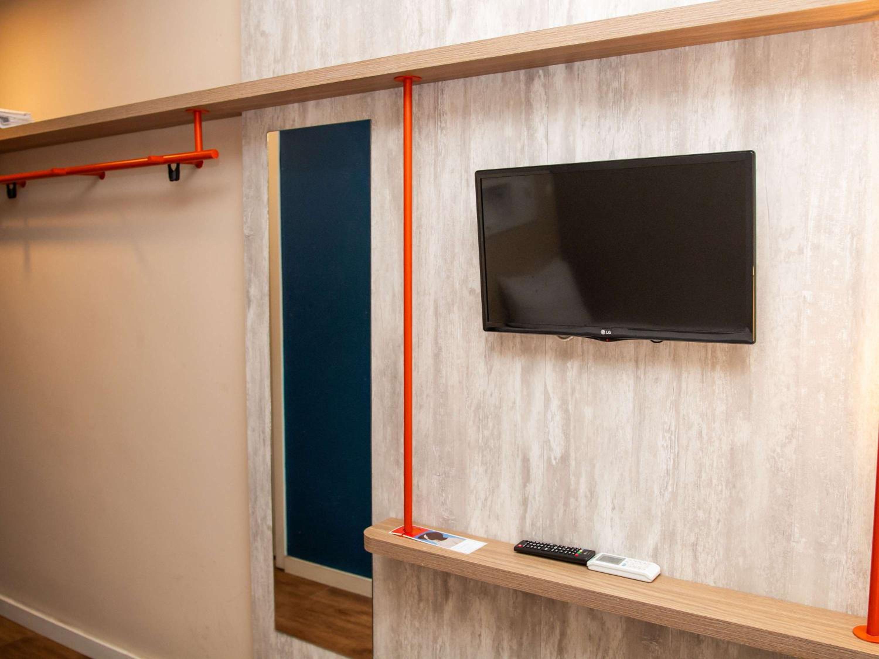 Standard Twin Room - Photo 2