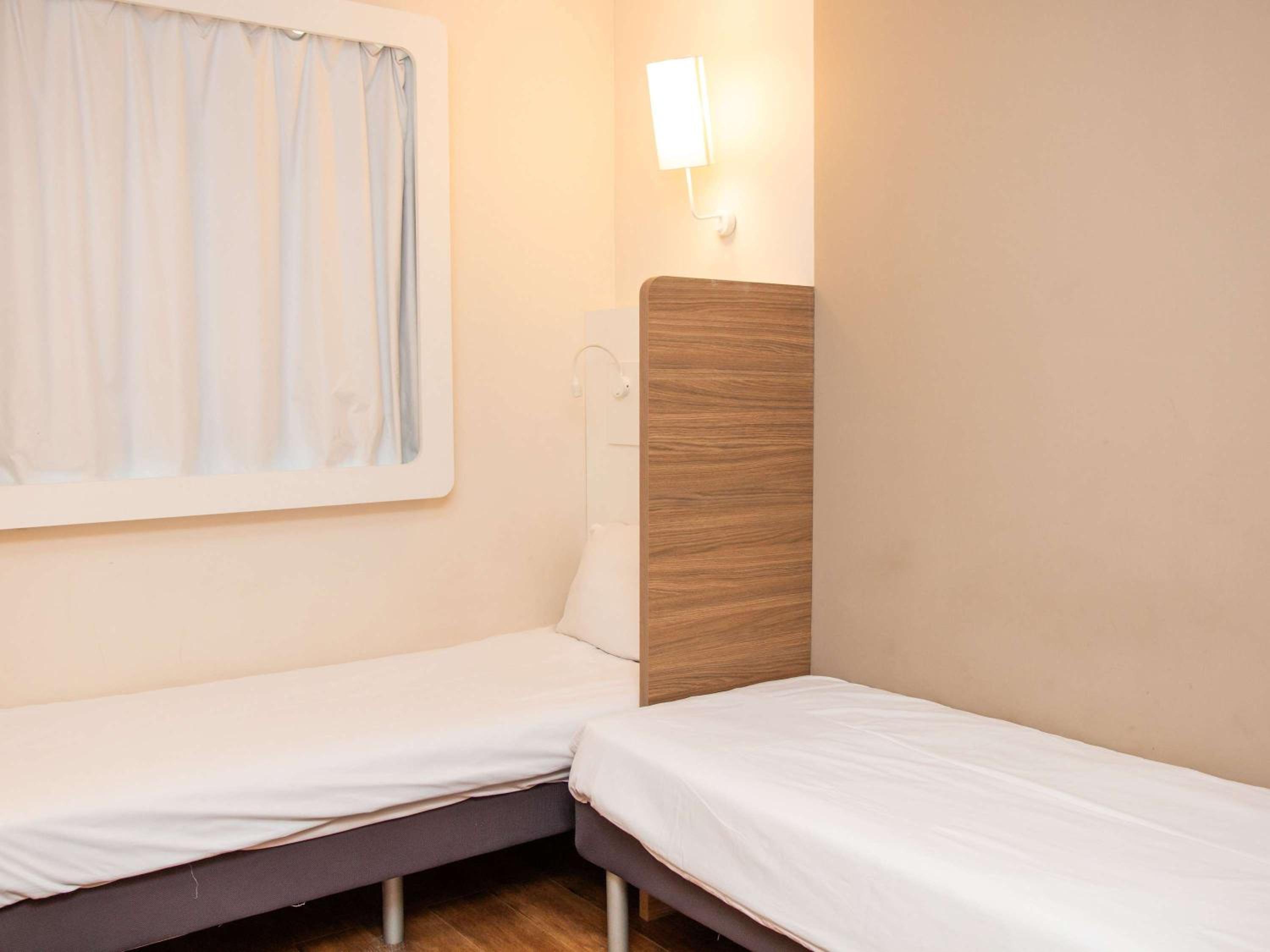 Standard Twin Room - Photo 18