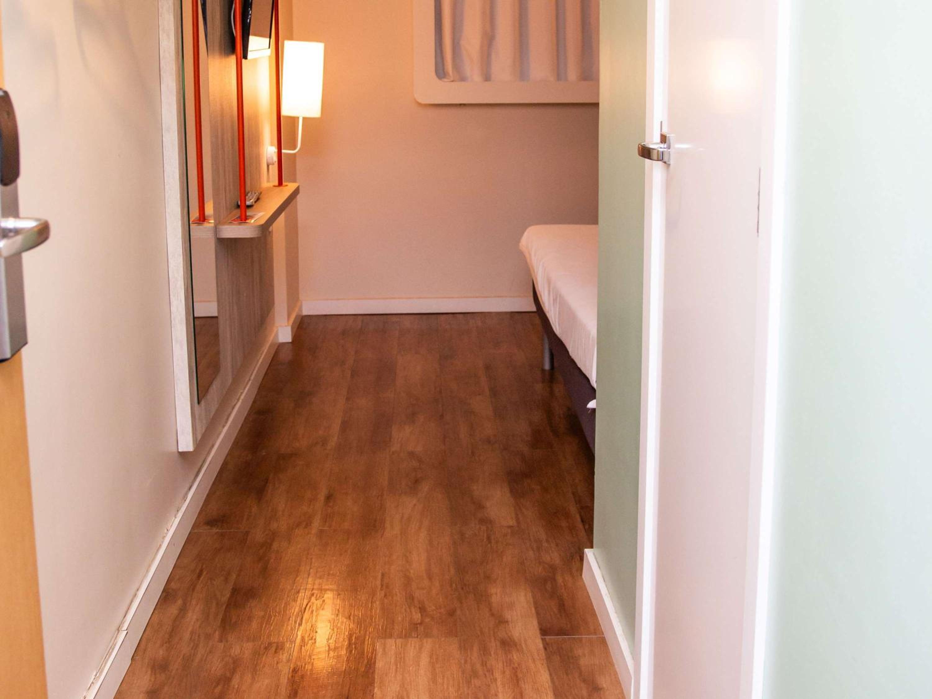 Standard Double Room - Photo 21