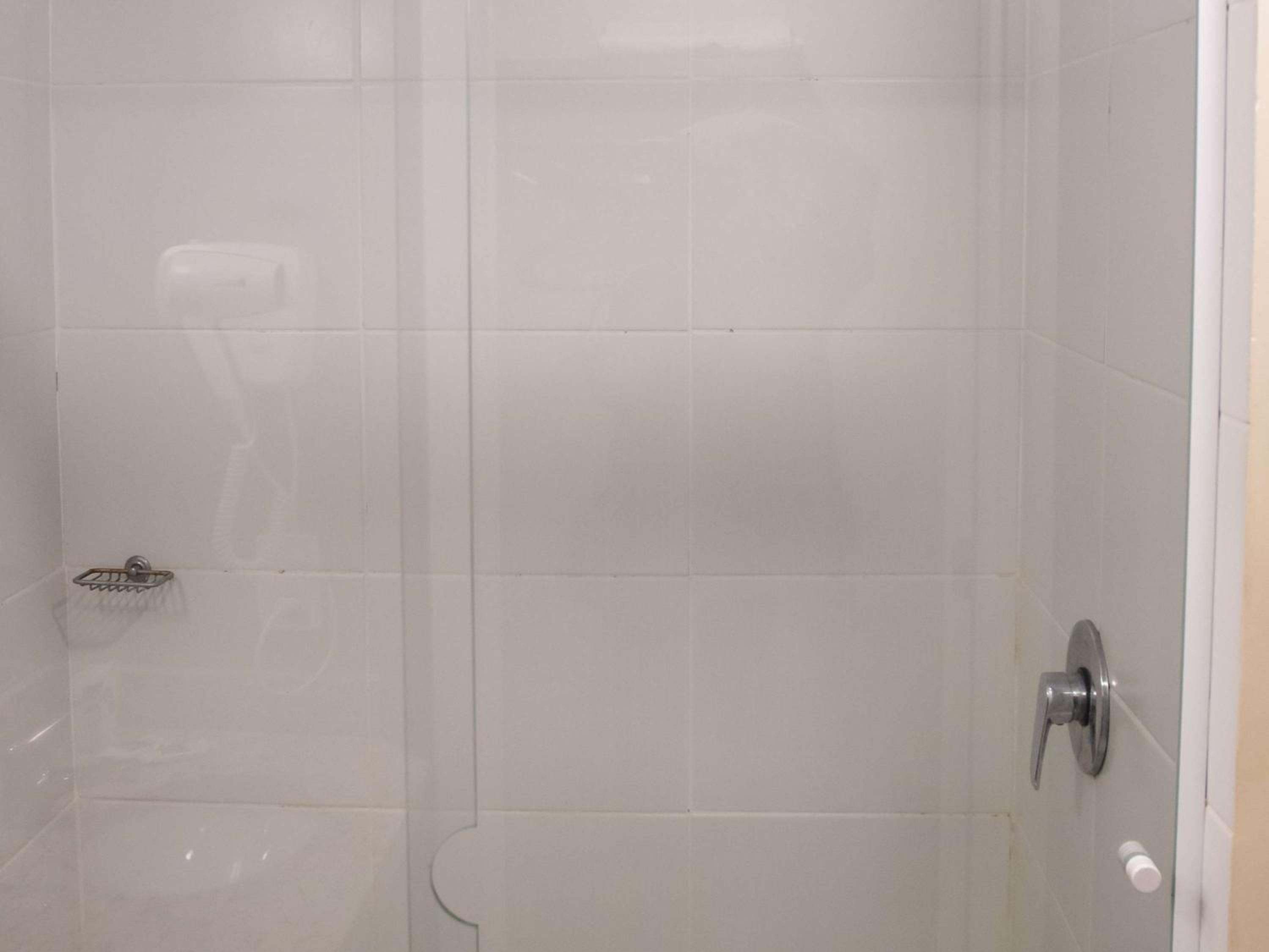 Standard Double Room - Photo 17