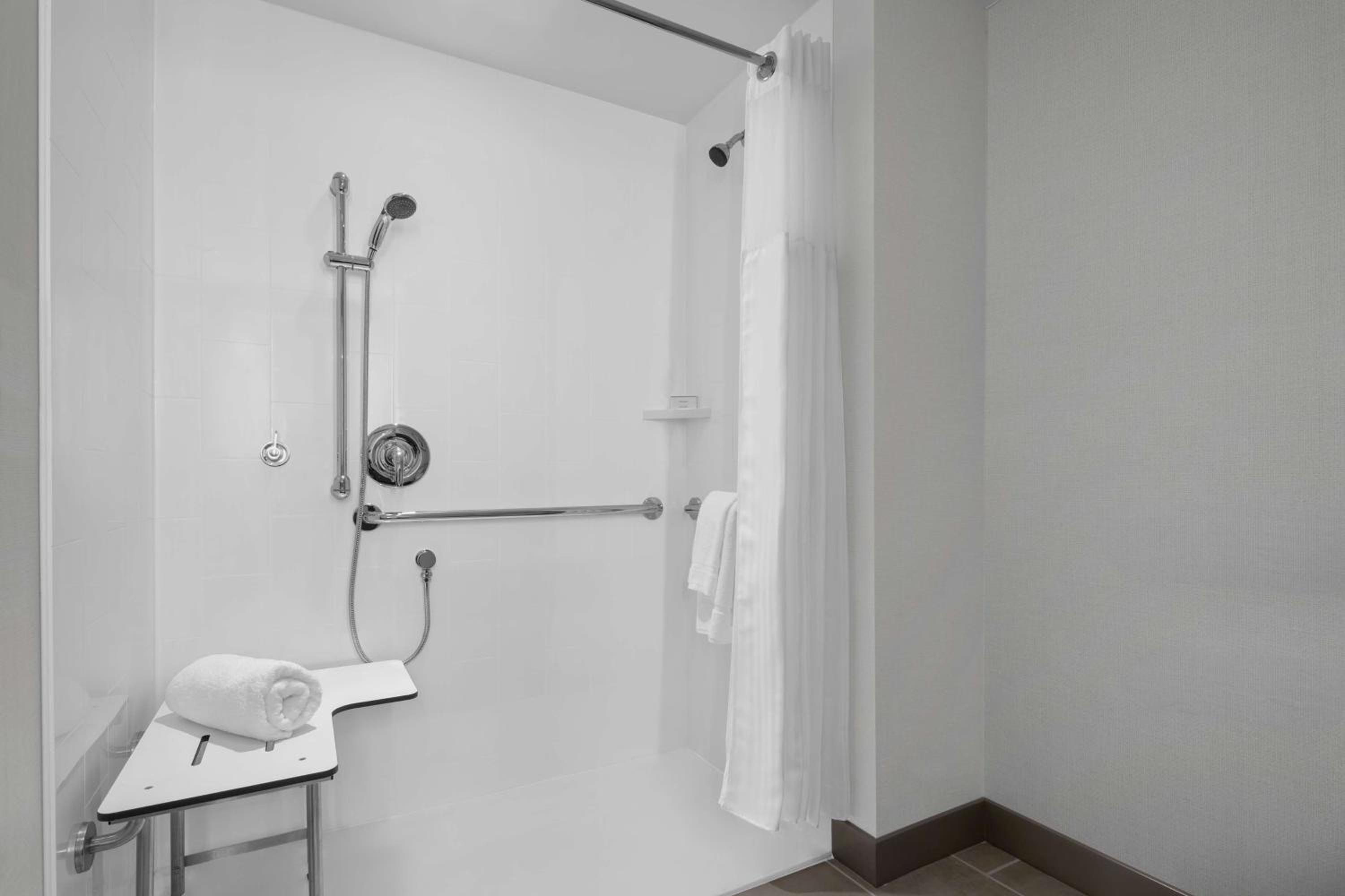 King Room with Kitchenette - Mobility/Hearing Accessible - Photo 7
