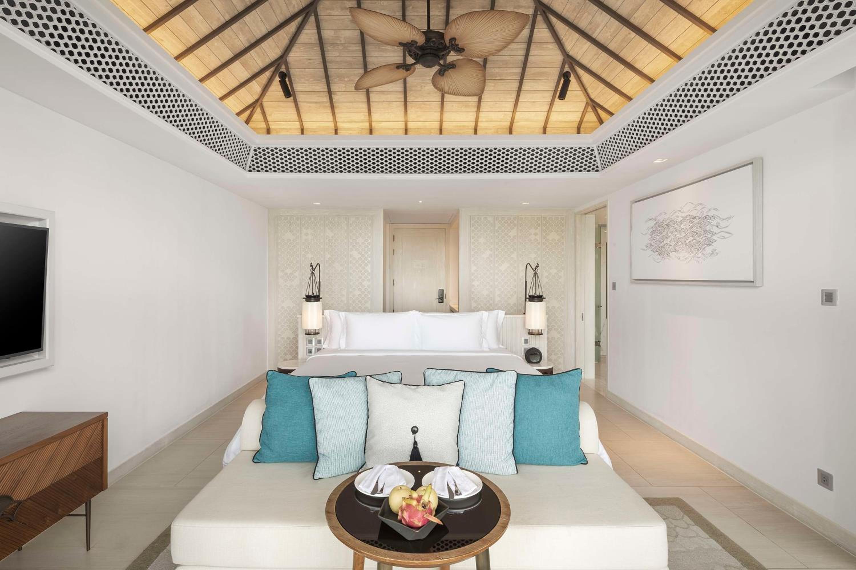 Partial Ocean Pool Suite King - Photo 1